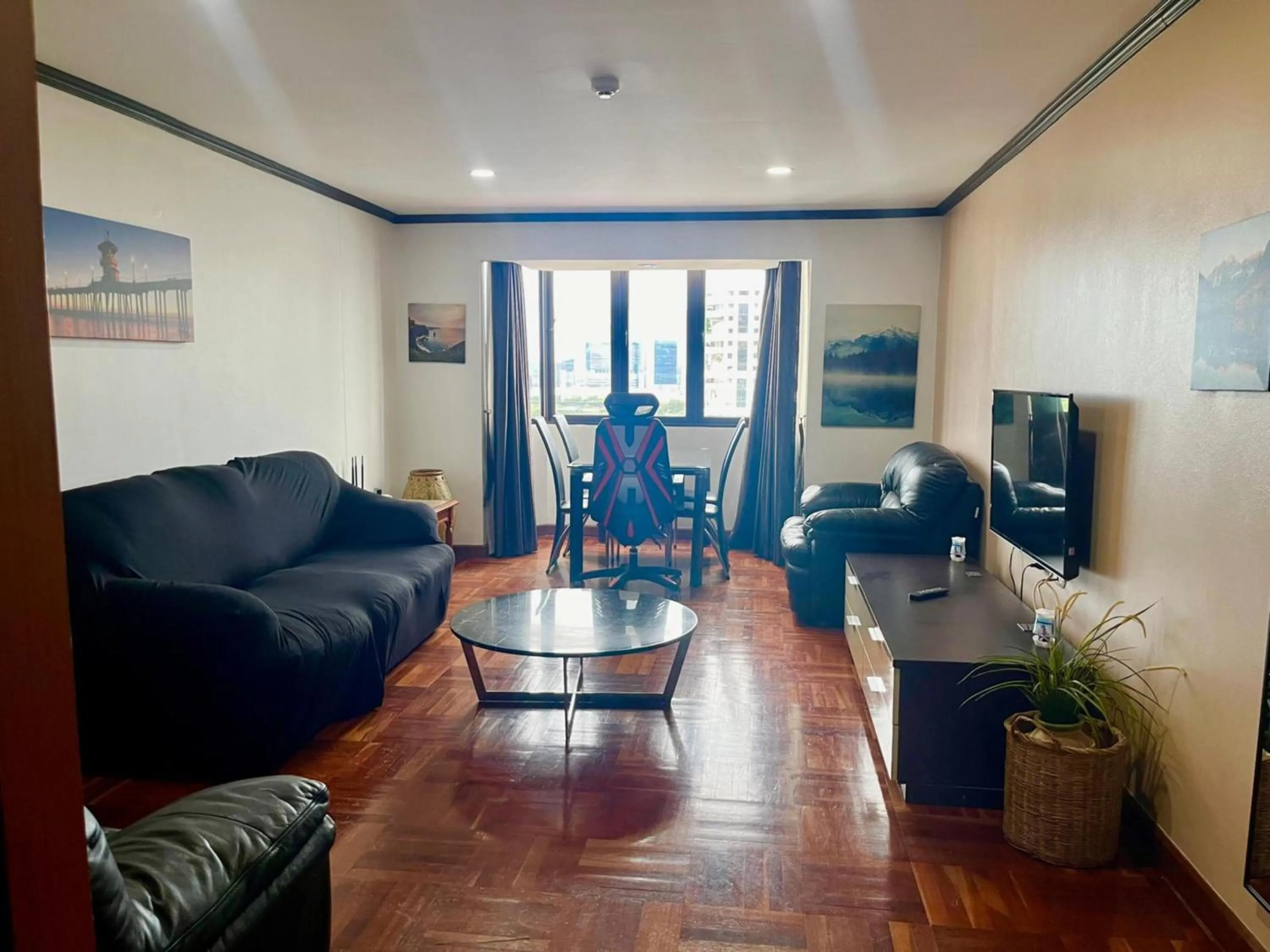 Living room in Omni Tower Direct Rooms - Apartments, Sukhumvit Soi 4