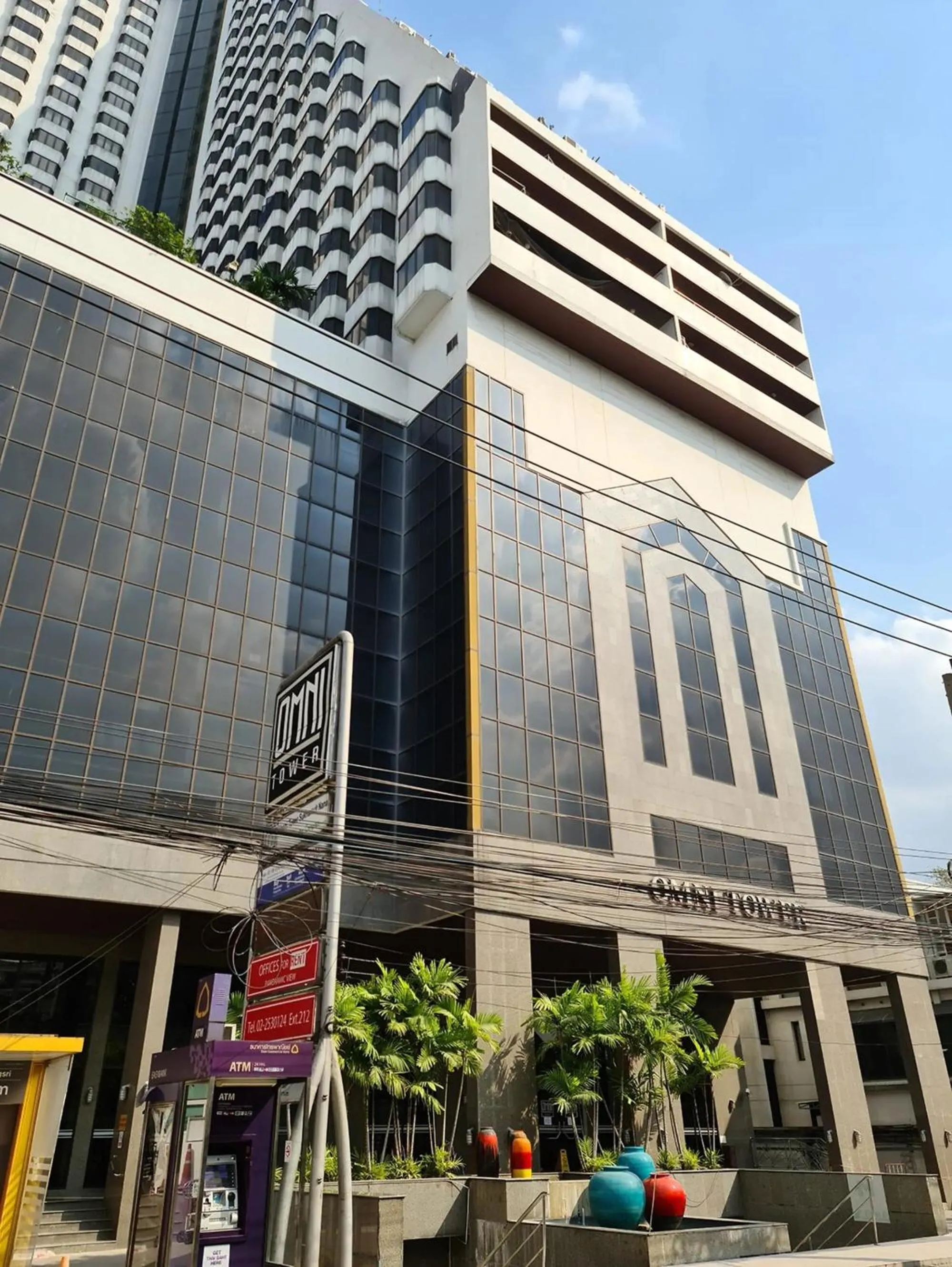 Property building in Omni Tower Direct Rooms - Apartments, Sukhumvit Soi 4