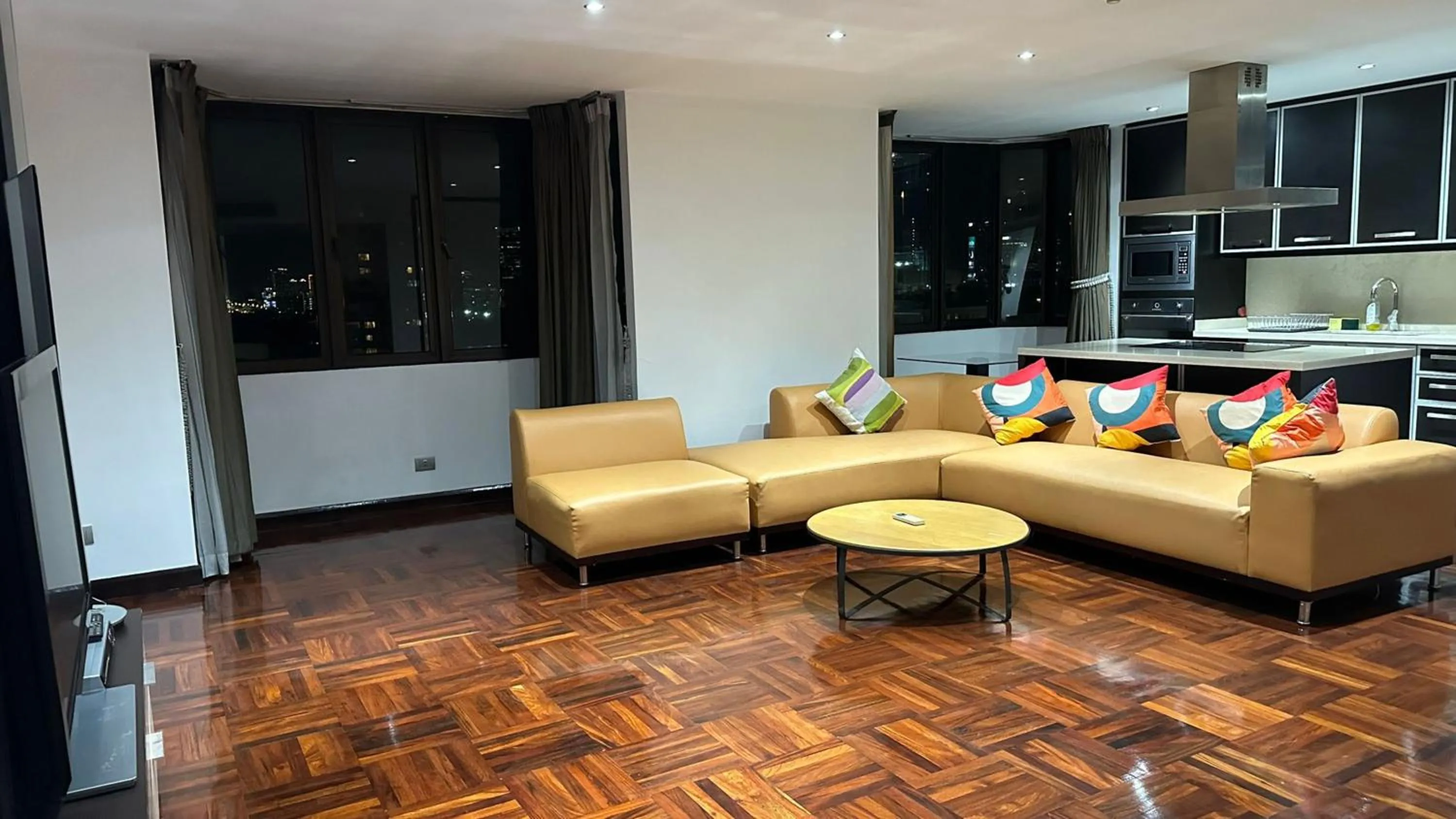 Kitchen or kitchenette in Omni Tower Direct Rooms - Apartments, Sukhumvit Soi 4