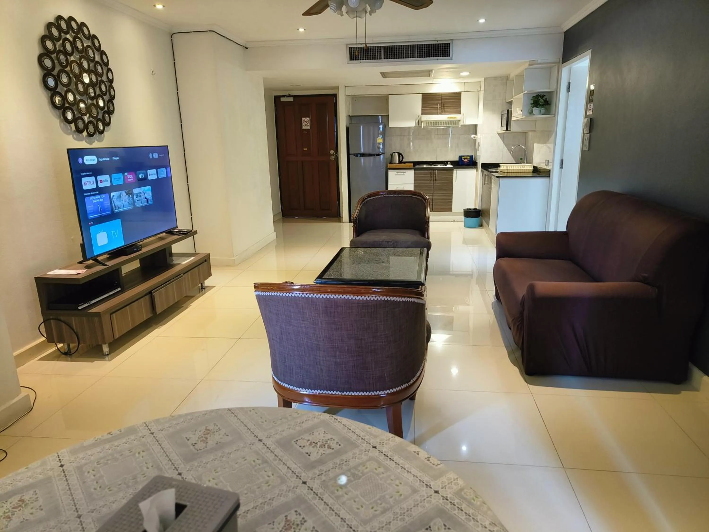 Living room in Omni Tower Direct Rooms - Apartments, Sukhumvit Soi 4