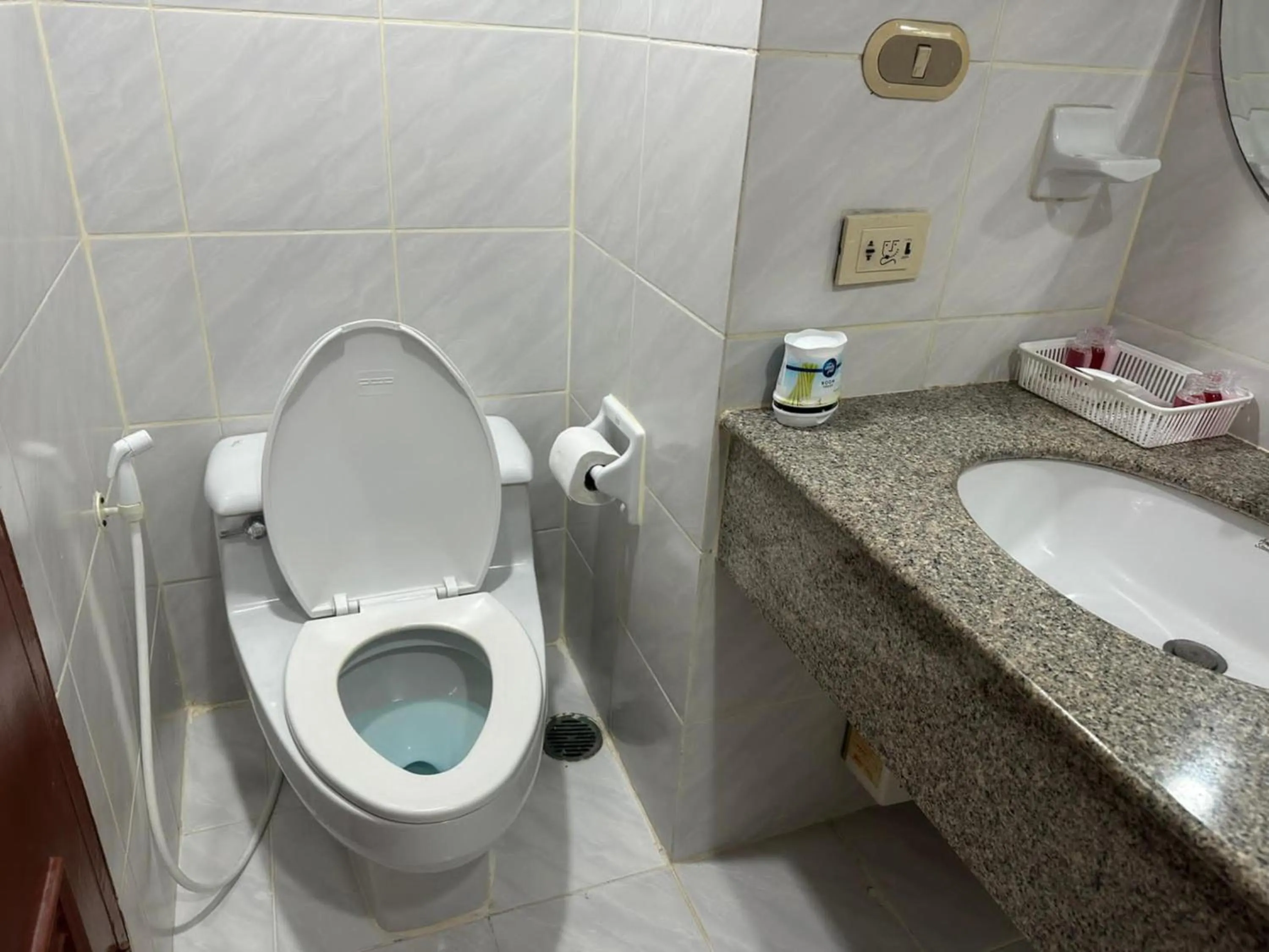 Bathroom in Omni Tower Direct Rooms - Apartments, Sukhumvit Soi 4