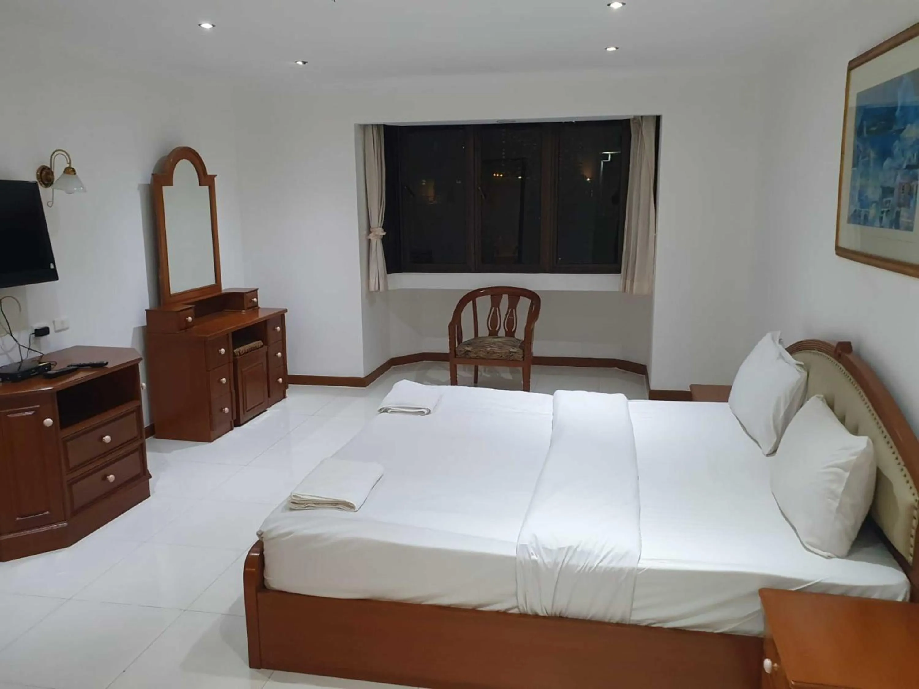 Bedroom, Bed in Omni Tower Direct Rooms - Apartments, Sukhumvit Soi 4