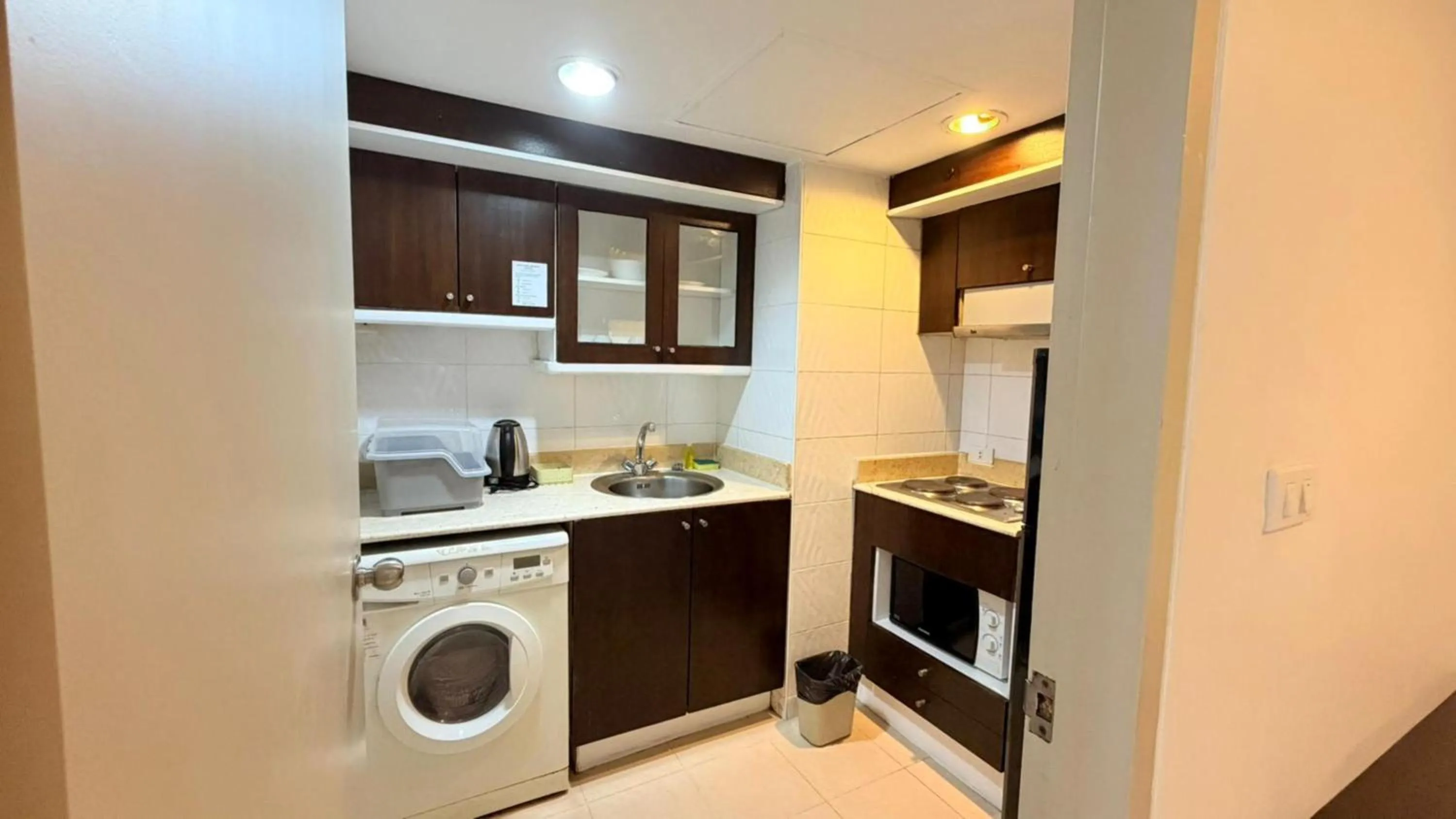 Kitchen or kitchenette in Omni Tower Direct Rooms - Apartments, Sukhumvit Soi 4