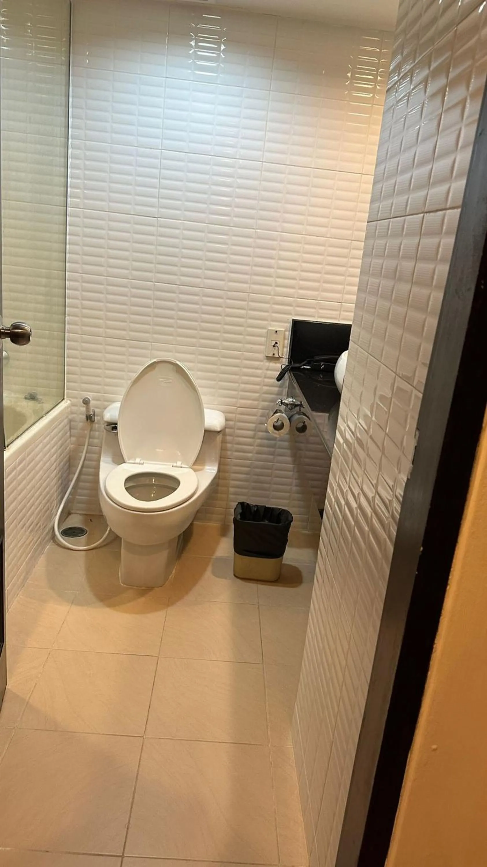 Toilet in Omni Tower Direct Rooms - Apartments, Sukhumvit Soi 4
