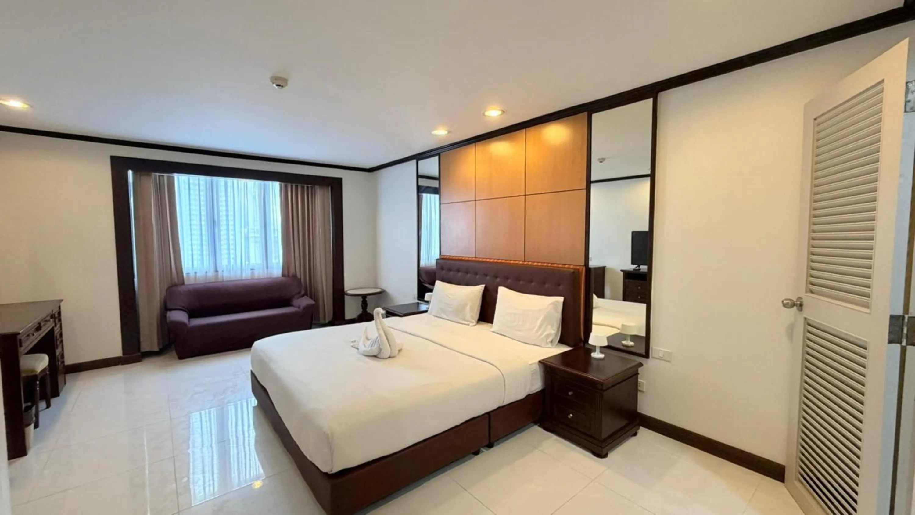 Bedroom, Bed in Omni Tower Direct Rooms - Apartments, Sukhumvit Soi 4