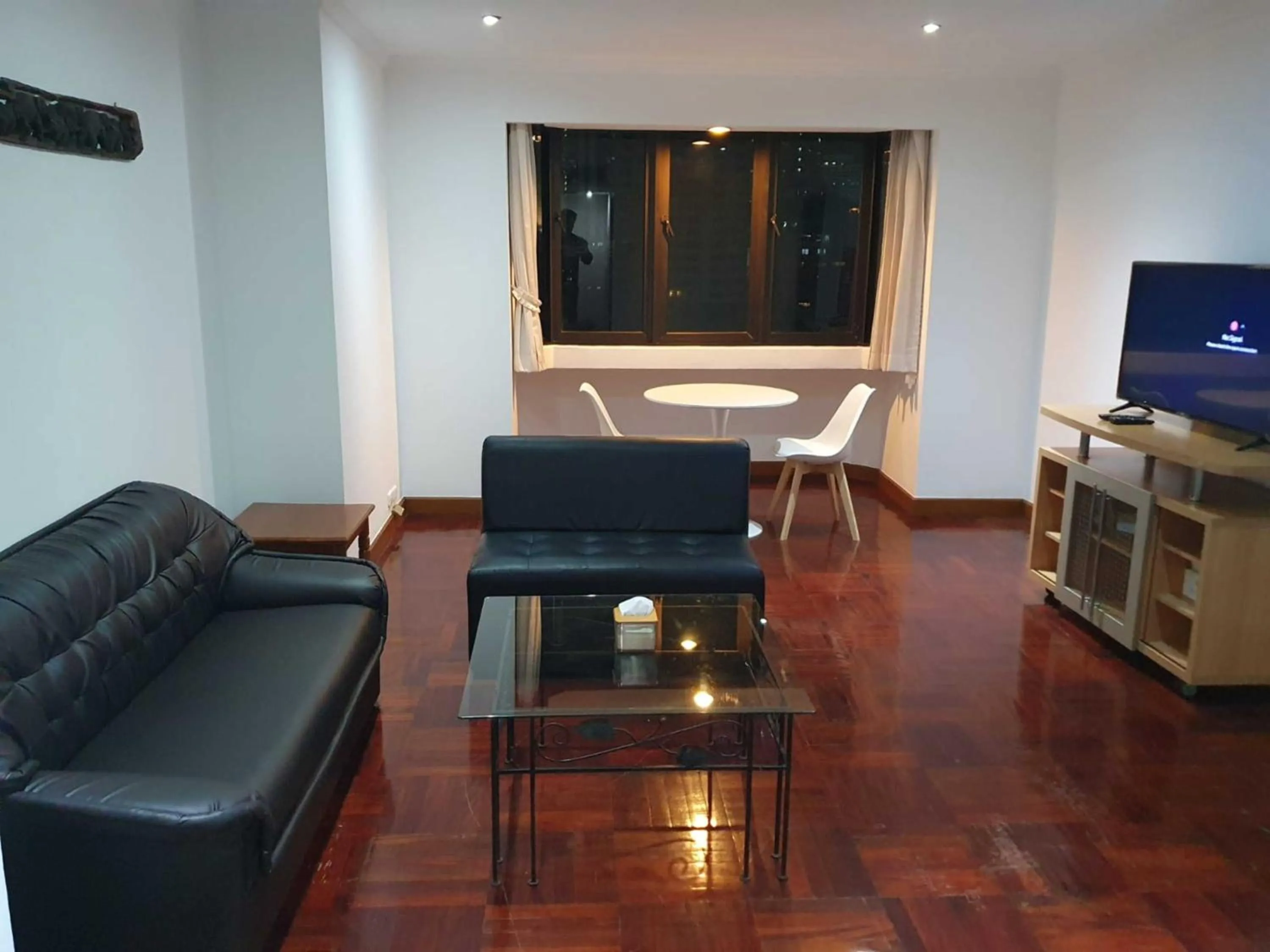 Living room in Omni Tower Direct Rooms - Apartments, Sukhumvit Soi 4
