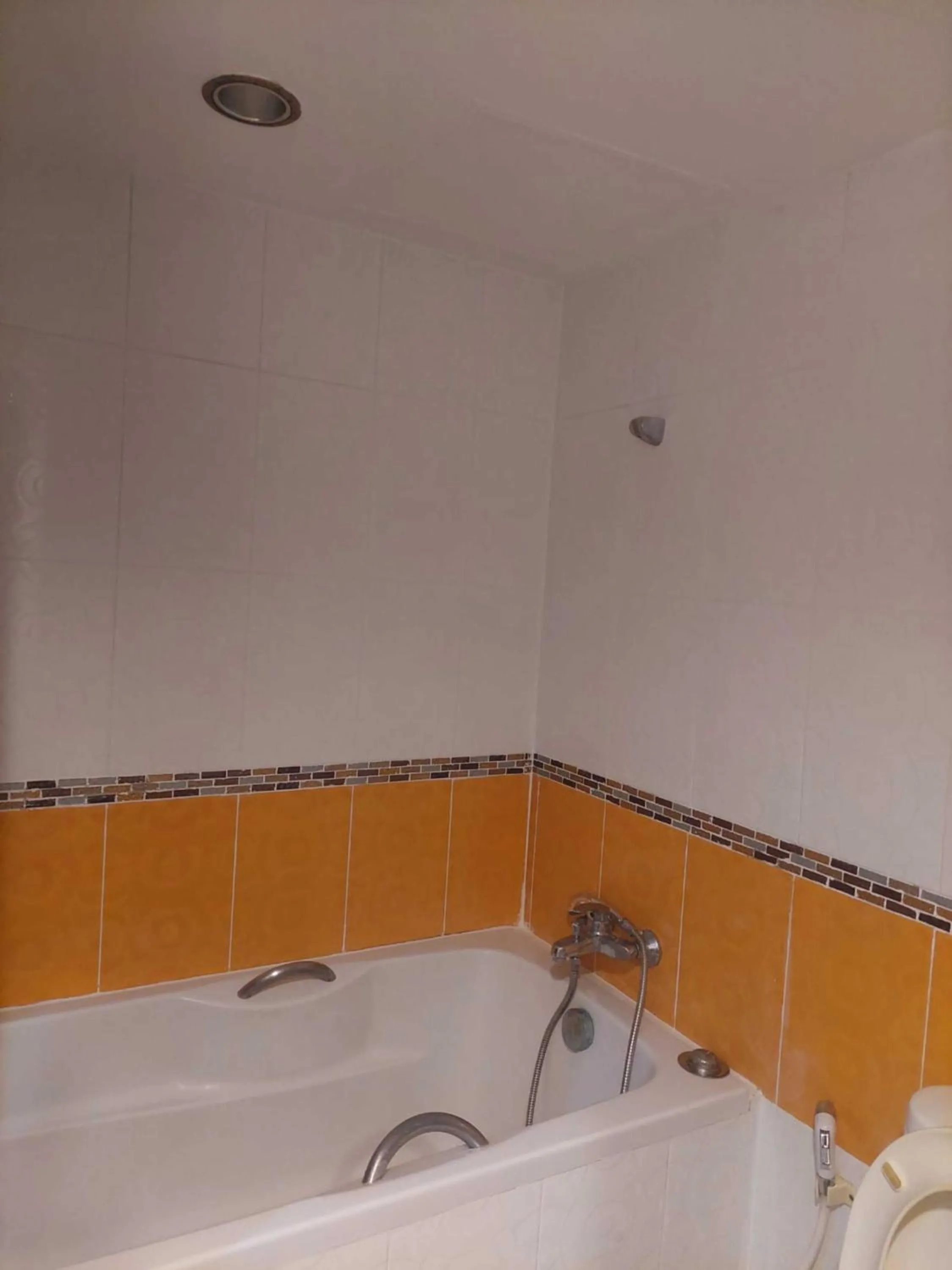 Bath in Omni Tower Direct Rooms - Apartments, Sukhumvit Soi 4