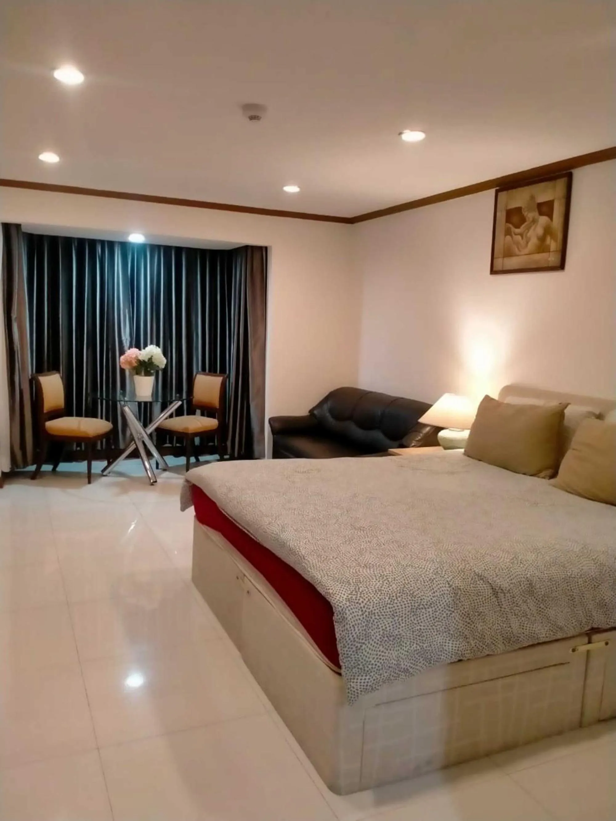Bedroom, Bed in Omni Tower Direct Rooms - Apartments, Sukhumvit Soi 4