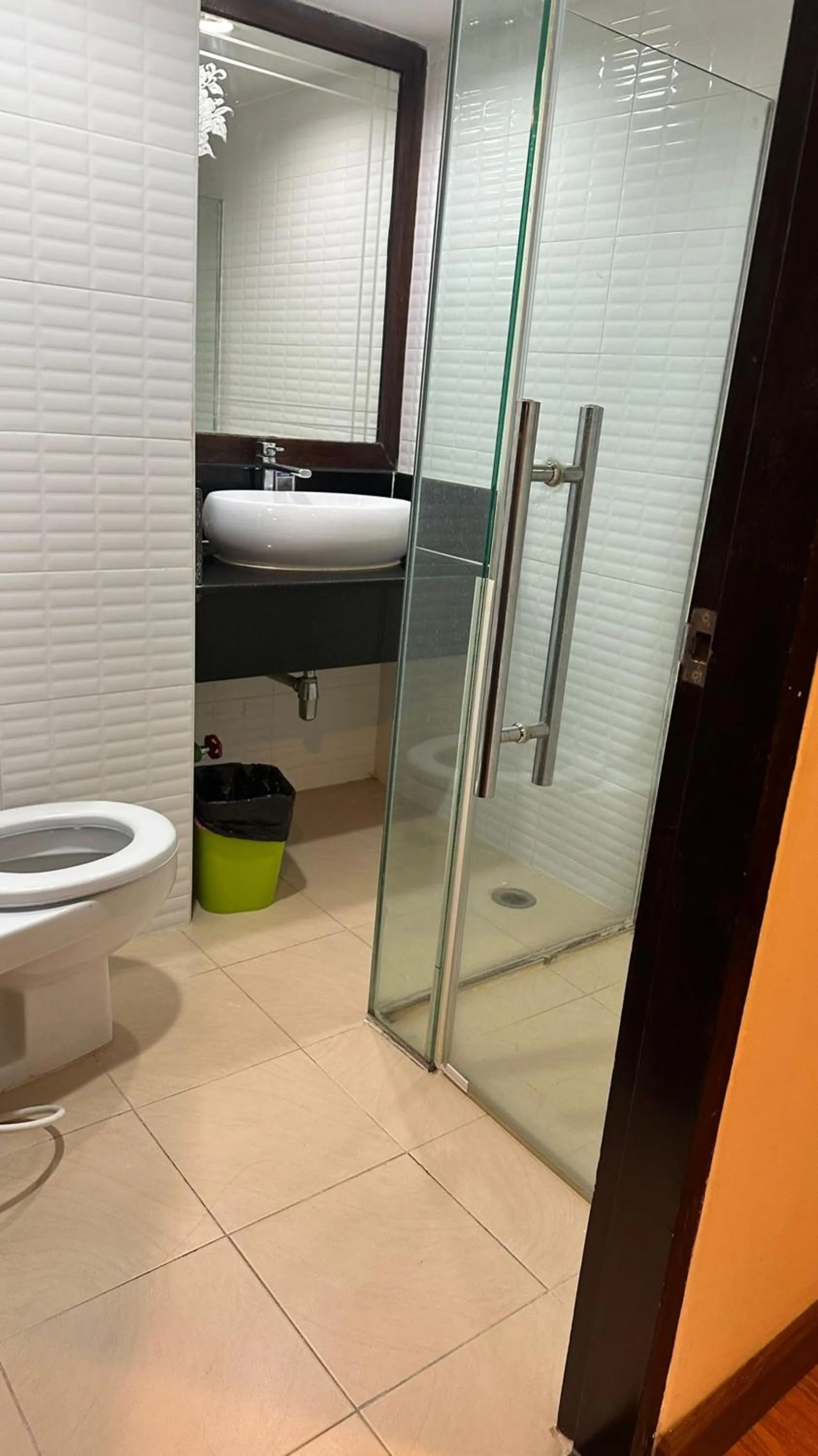 Toilet in Omni Tower Direct Rooms - Apartments, Sukhumvit Soi 4