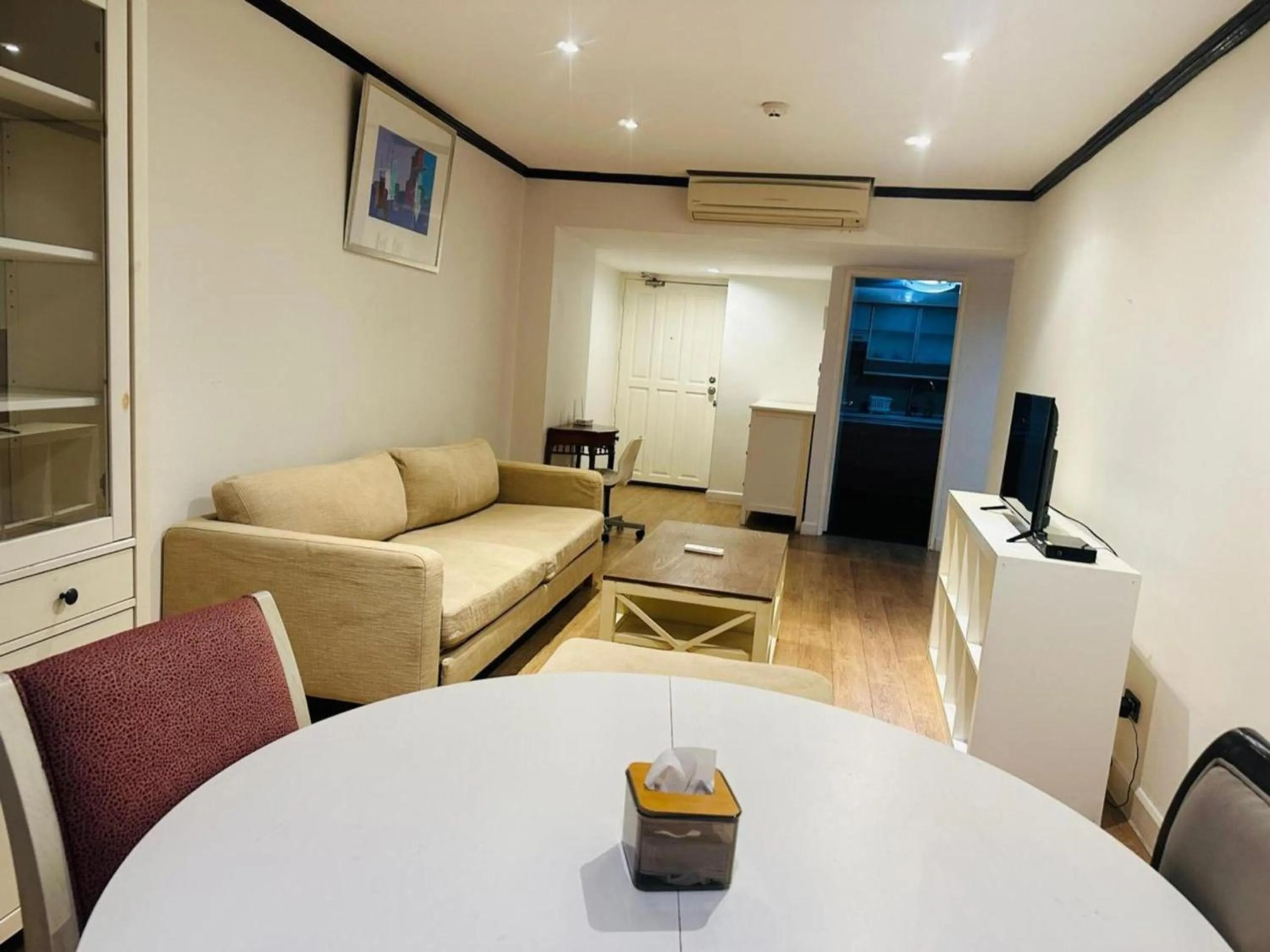 Living room in Omni Tower Direct Rooms - Apartments, Sukhumvit Soi 4
