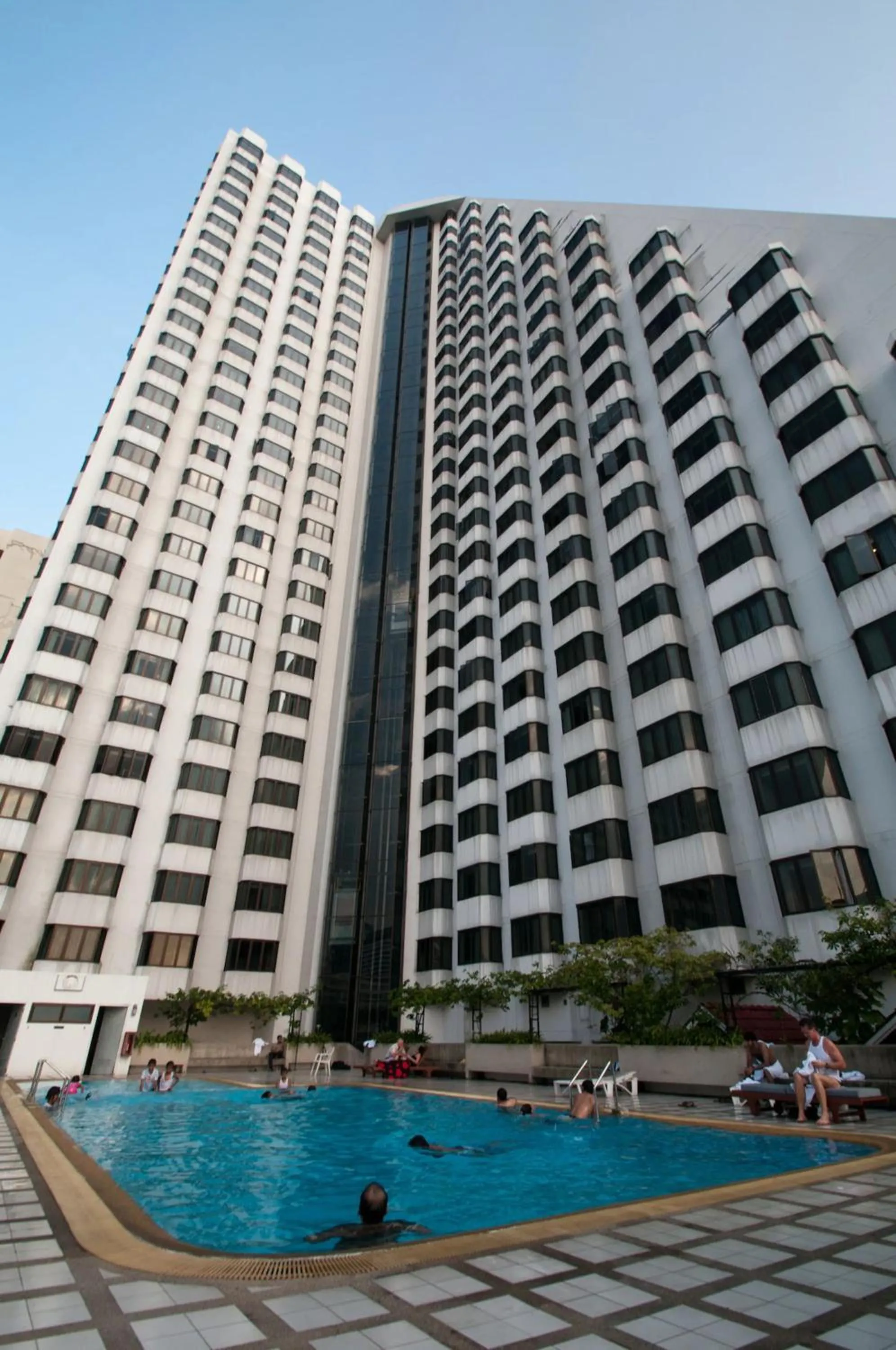 Property building in Omni Tower Direct Rooms - Apartments, Sukhumvit Soi 4