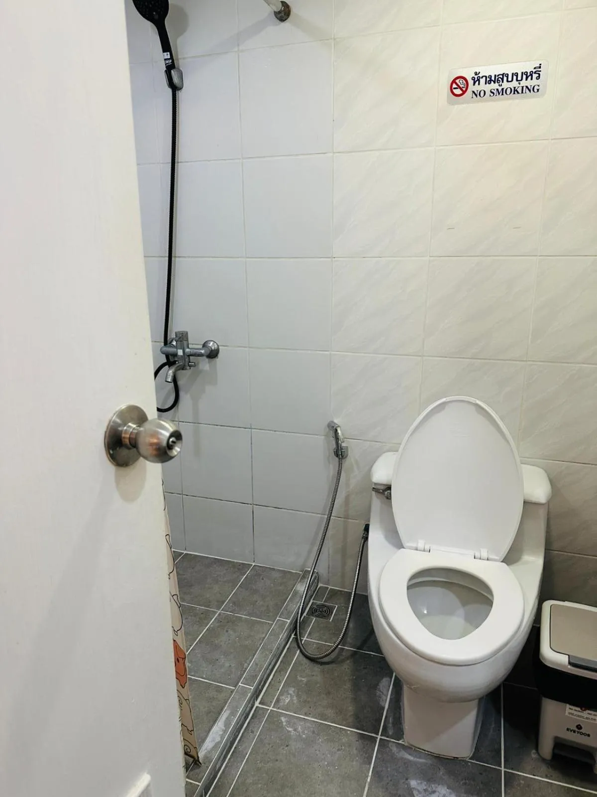 Toilet in Omni Tower Direct Rooms - Apartments, Sukhumvit Soi 4
