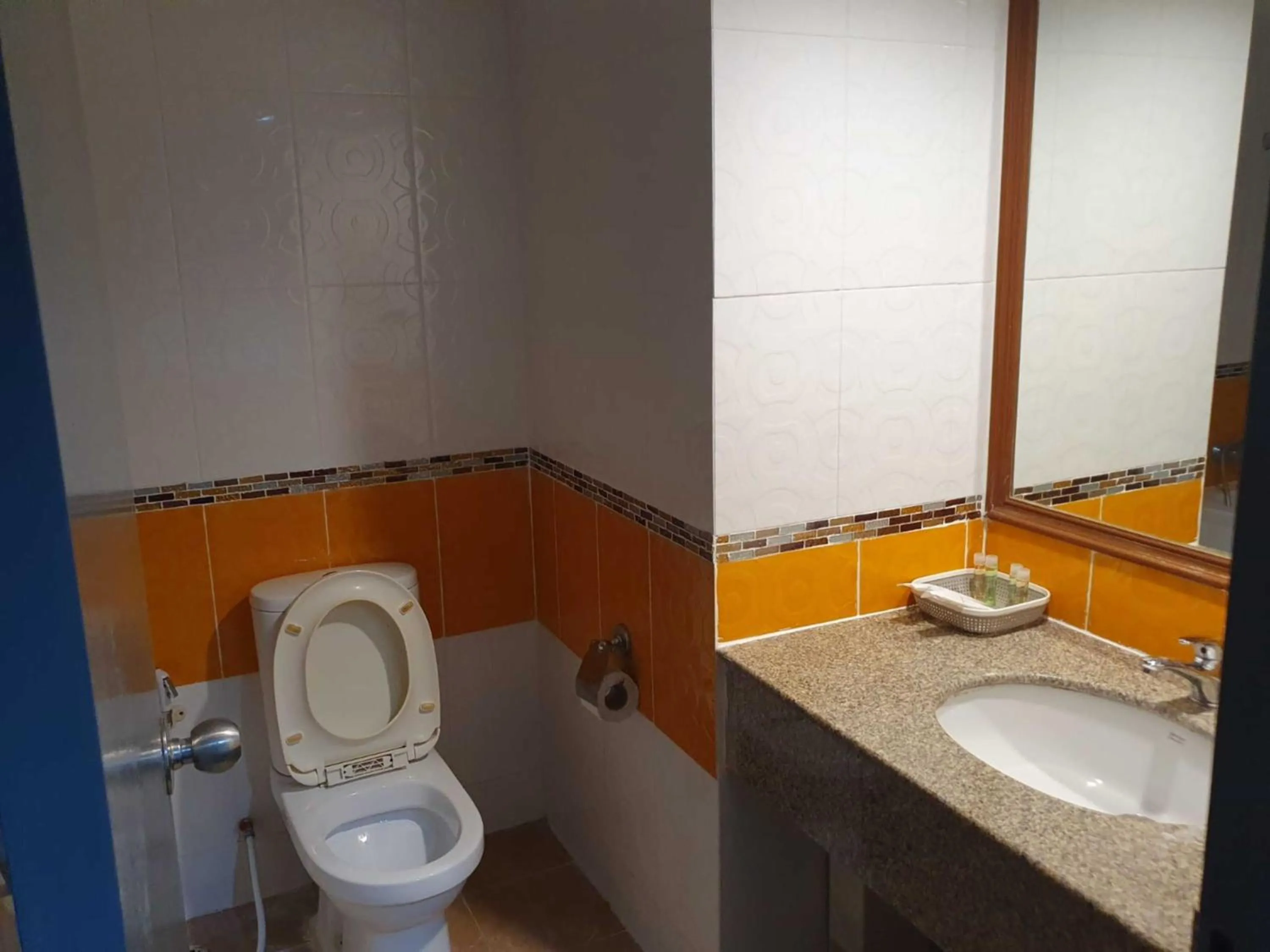 Bathroom in Omni Tower Direct Rooms - Apartments, Sukhumvit Soi 4