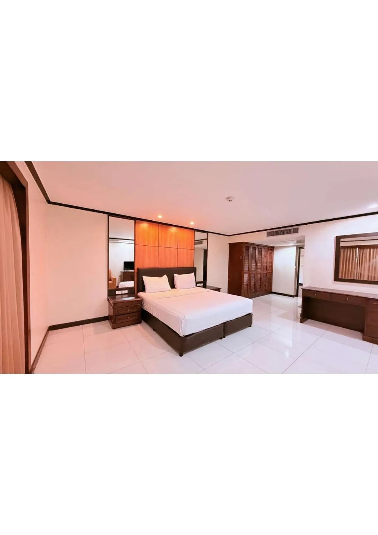 Bedroom, Bed in Omni Tower Direct Rooms - Apartments, Sukhumvit Soi 4