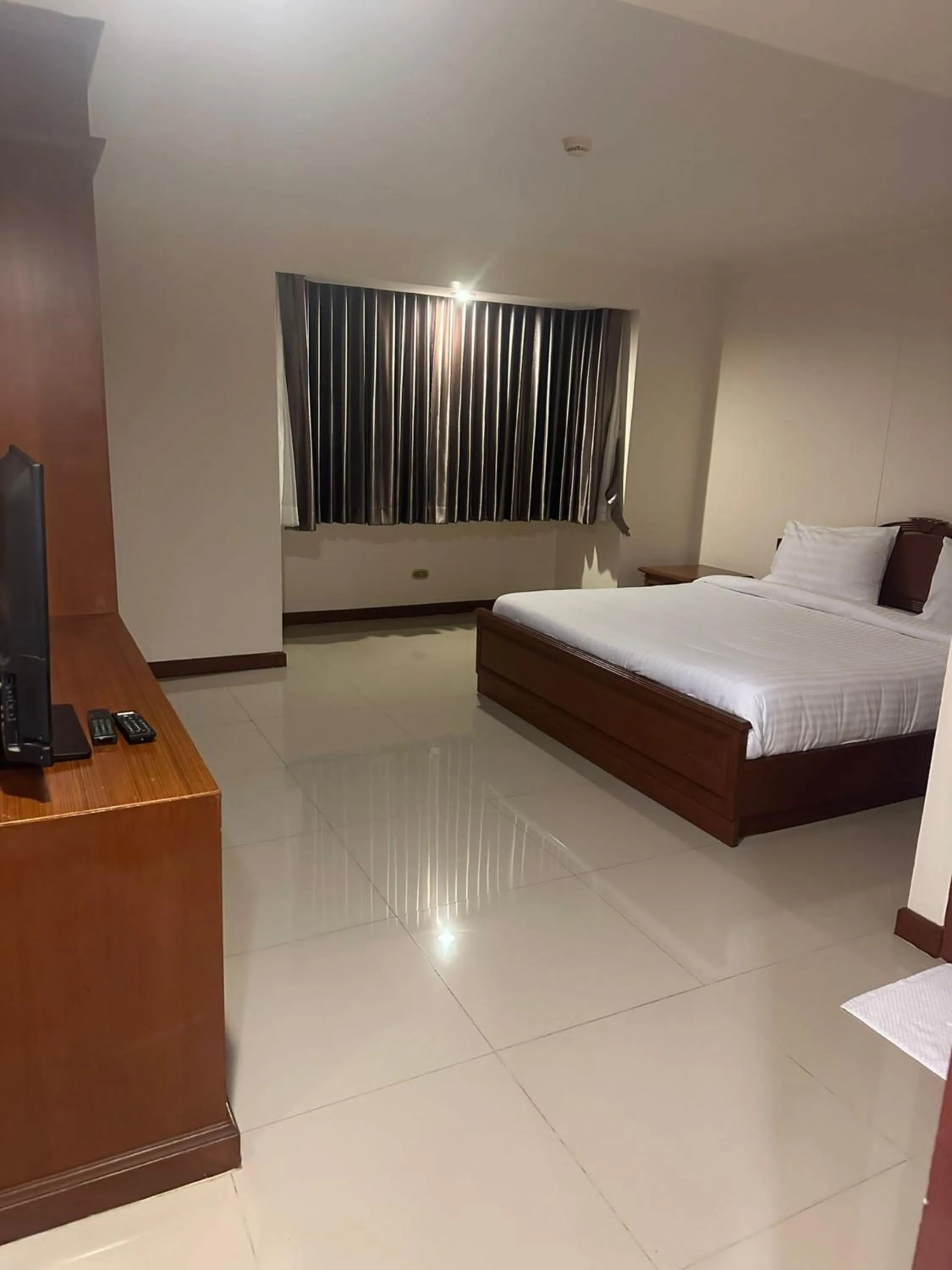Bedroom, Bed in Omni Tower Direct Rooms - Apartments, Sukhumvit Soi 4