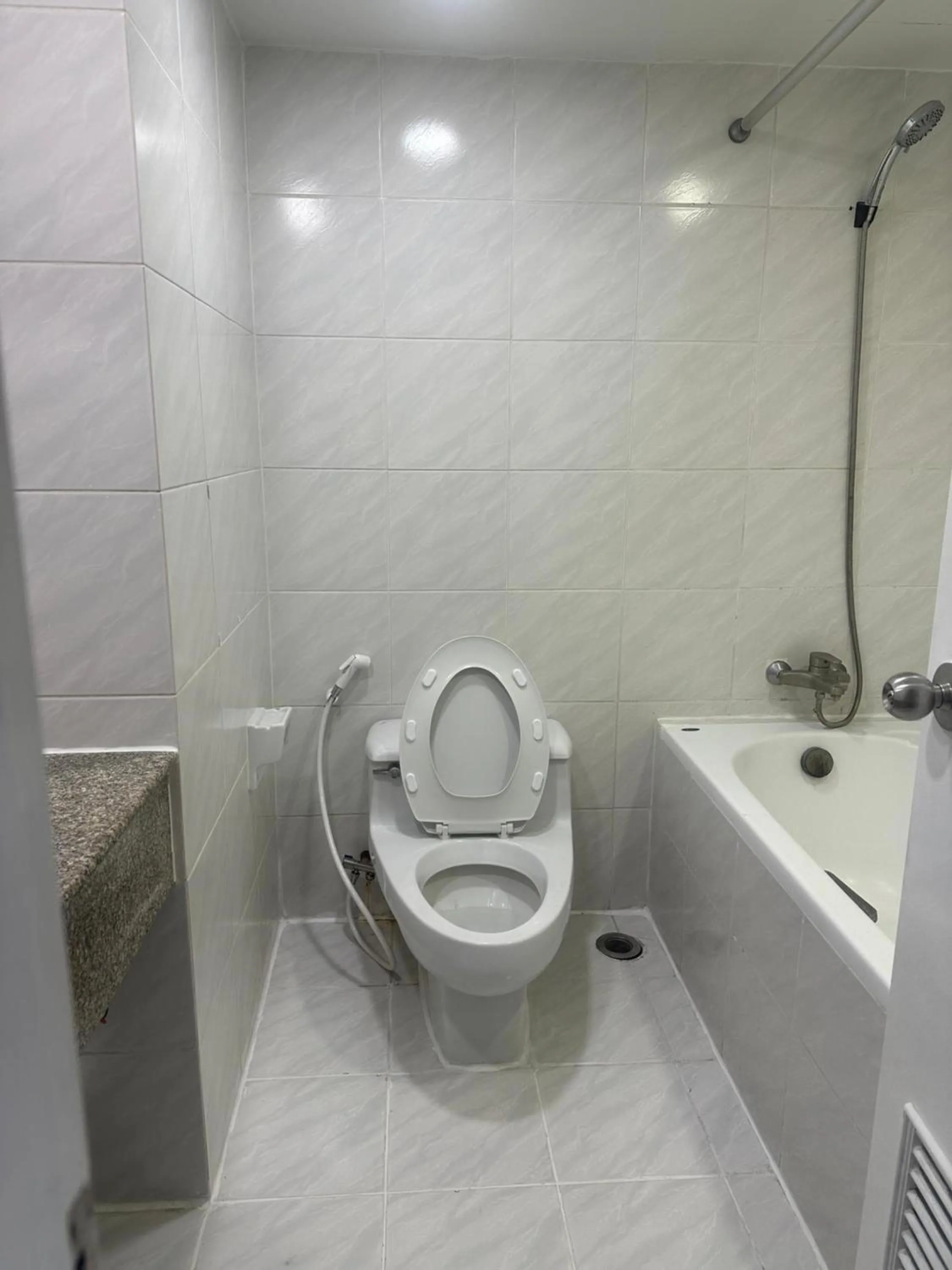 Toilet in Omni Tower Direct Rooms - Apartments, Sukhumvit Soi 4