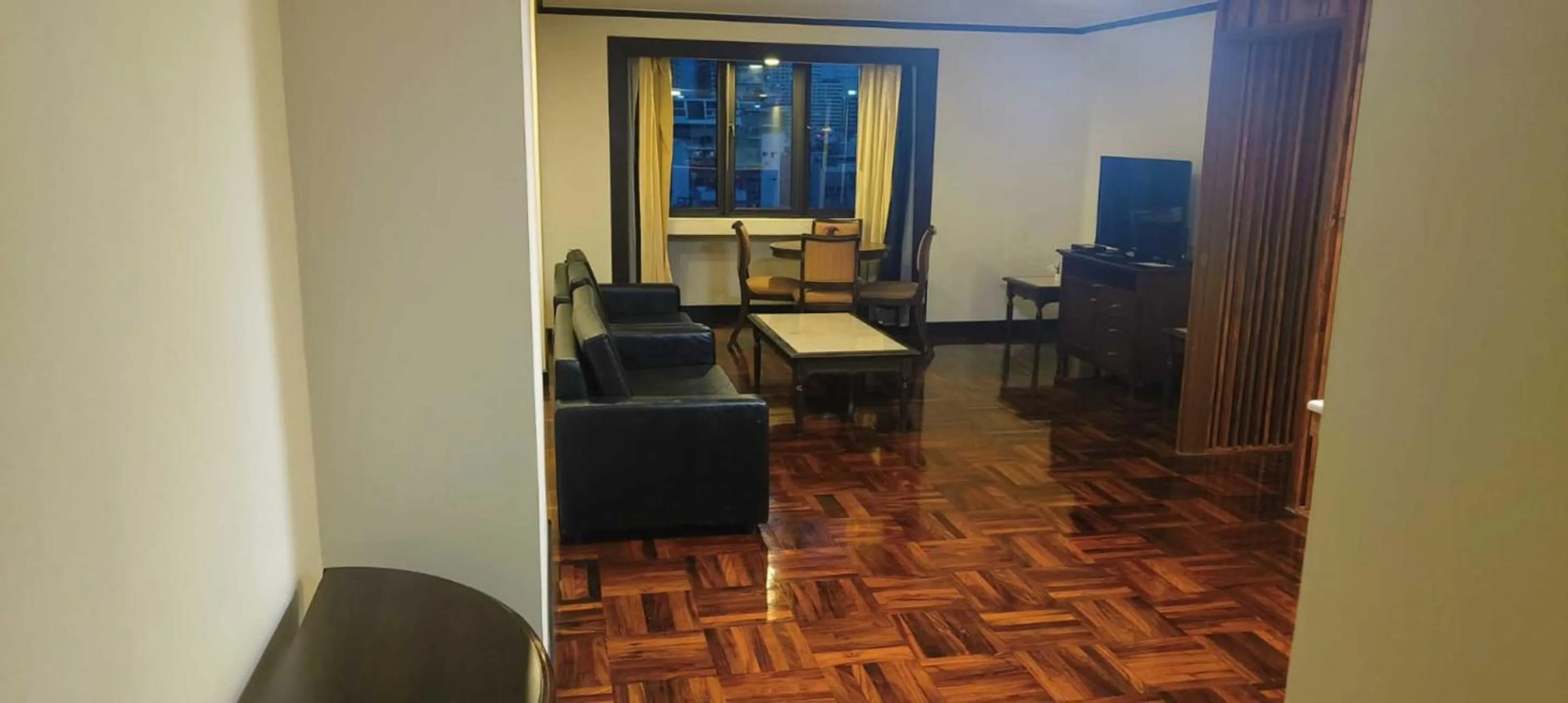 Living room in Omni Tower Direct Rooms - Apartments, Sukhumvit Soi 4