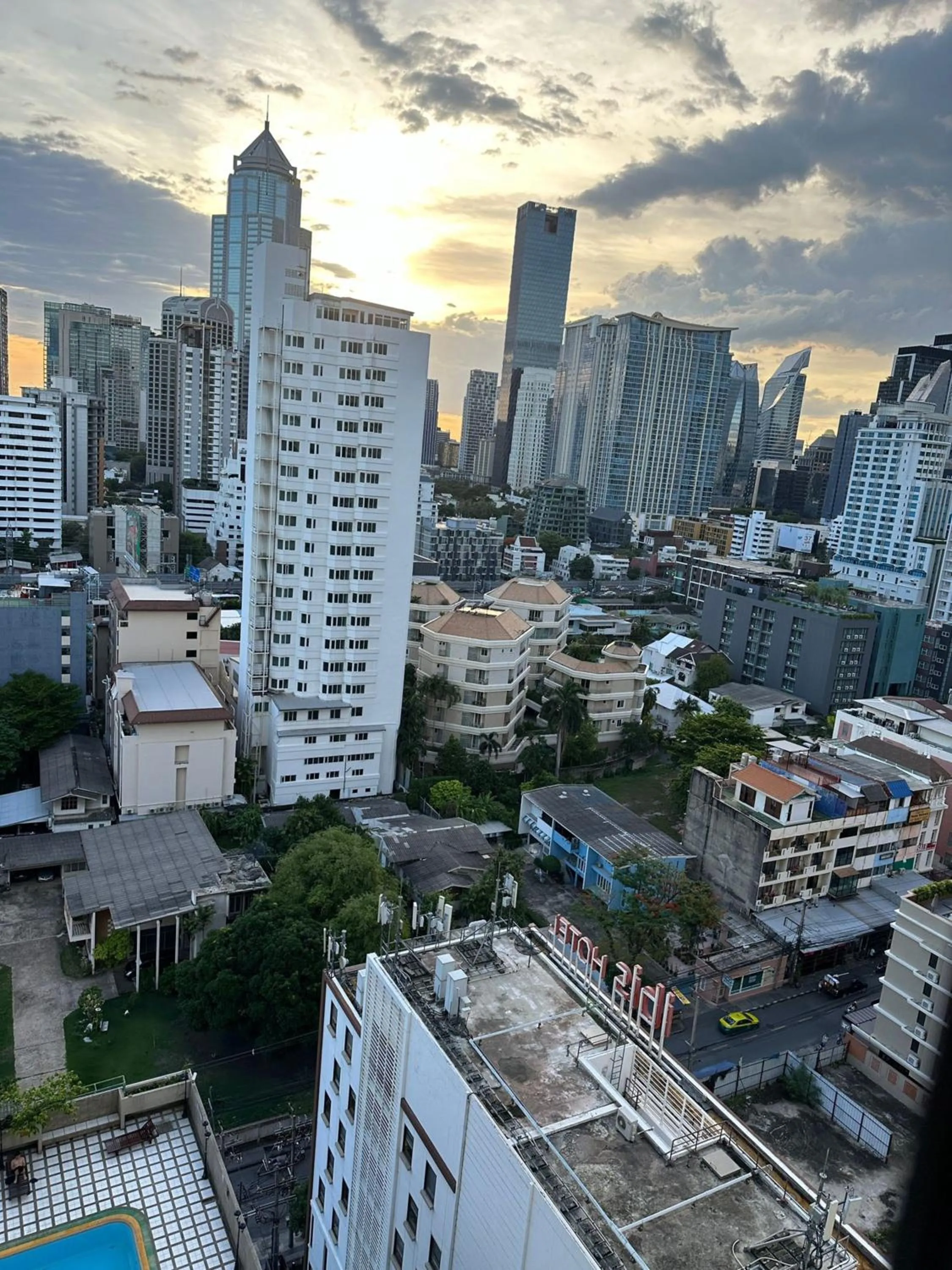 City view in Omni Tower Direct Rooms - Apartments, Sukhumvit Soi 4
