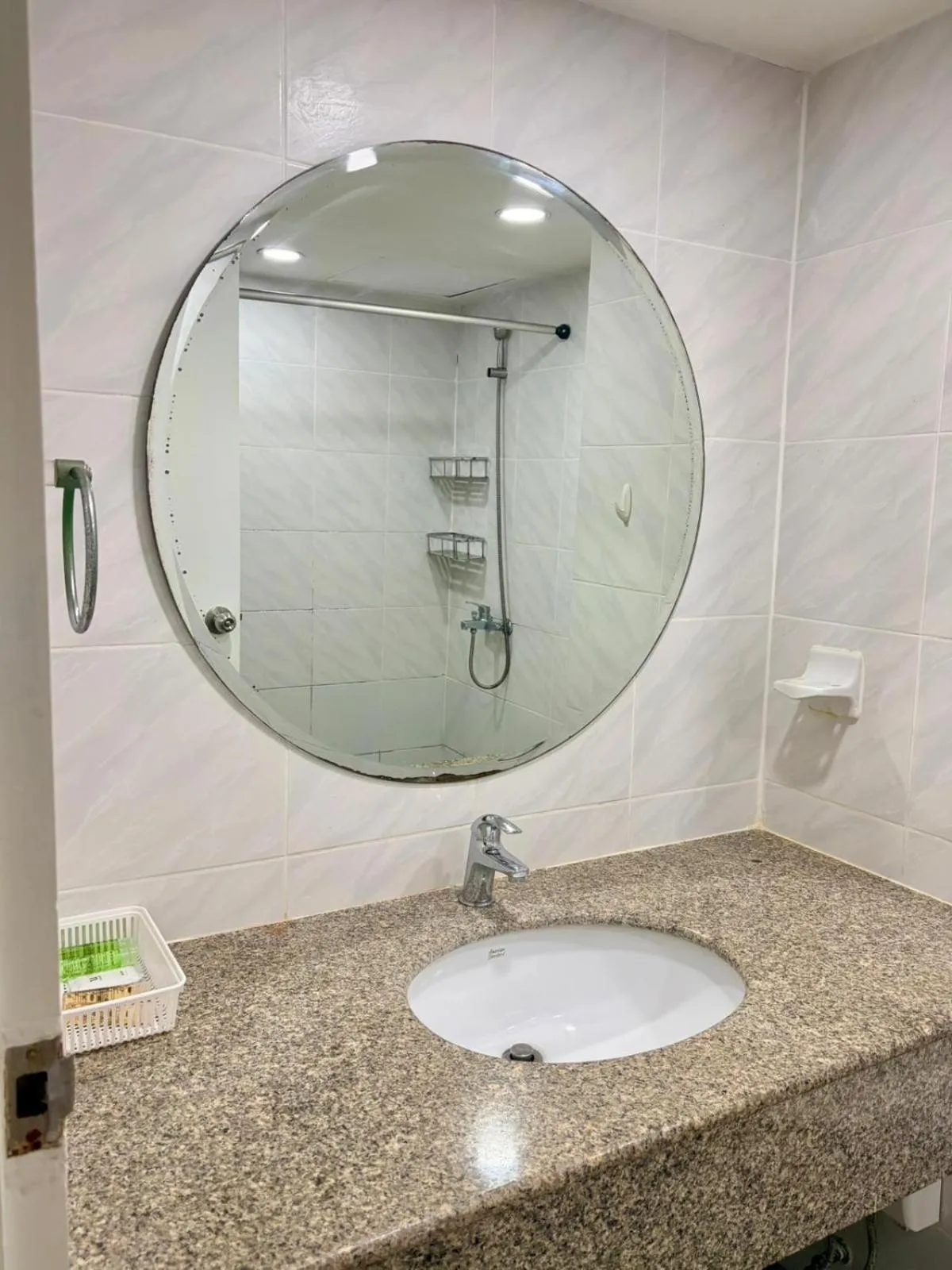 Bathroom in Omni Tower Direct Rooms - Apartments, Sukhumvit Soi 4