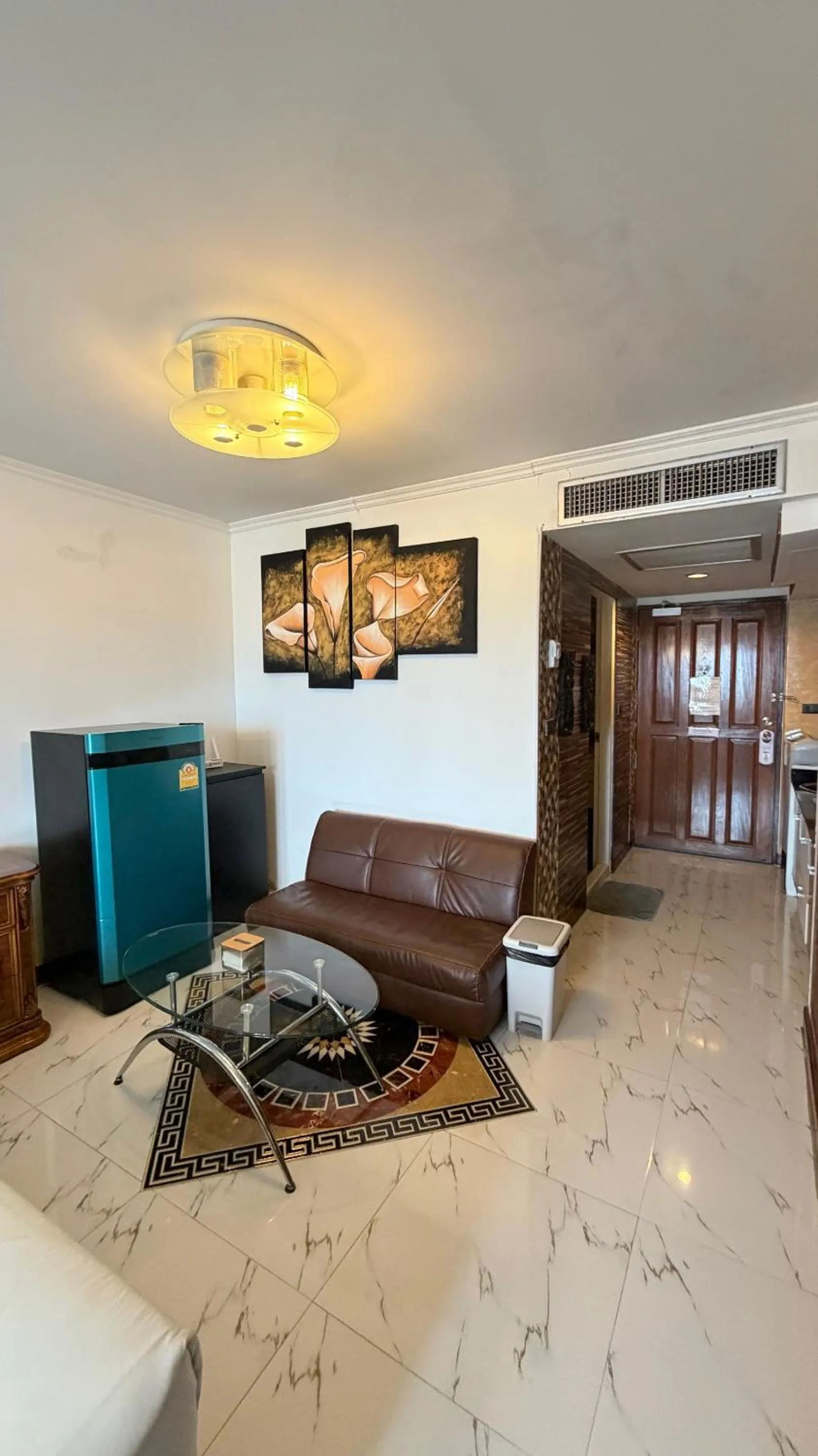 Seating area in Omni Tower Direct Rooms - Apartments, Sukhumvit Soi 4