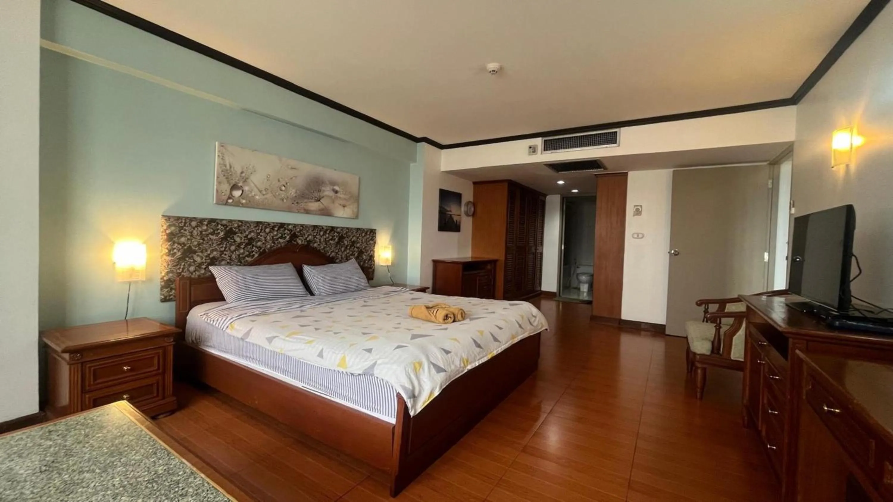 Bedroom, Bed in Omni Tower Direct Rooms - Apartments, Sukhumvit Soi 4