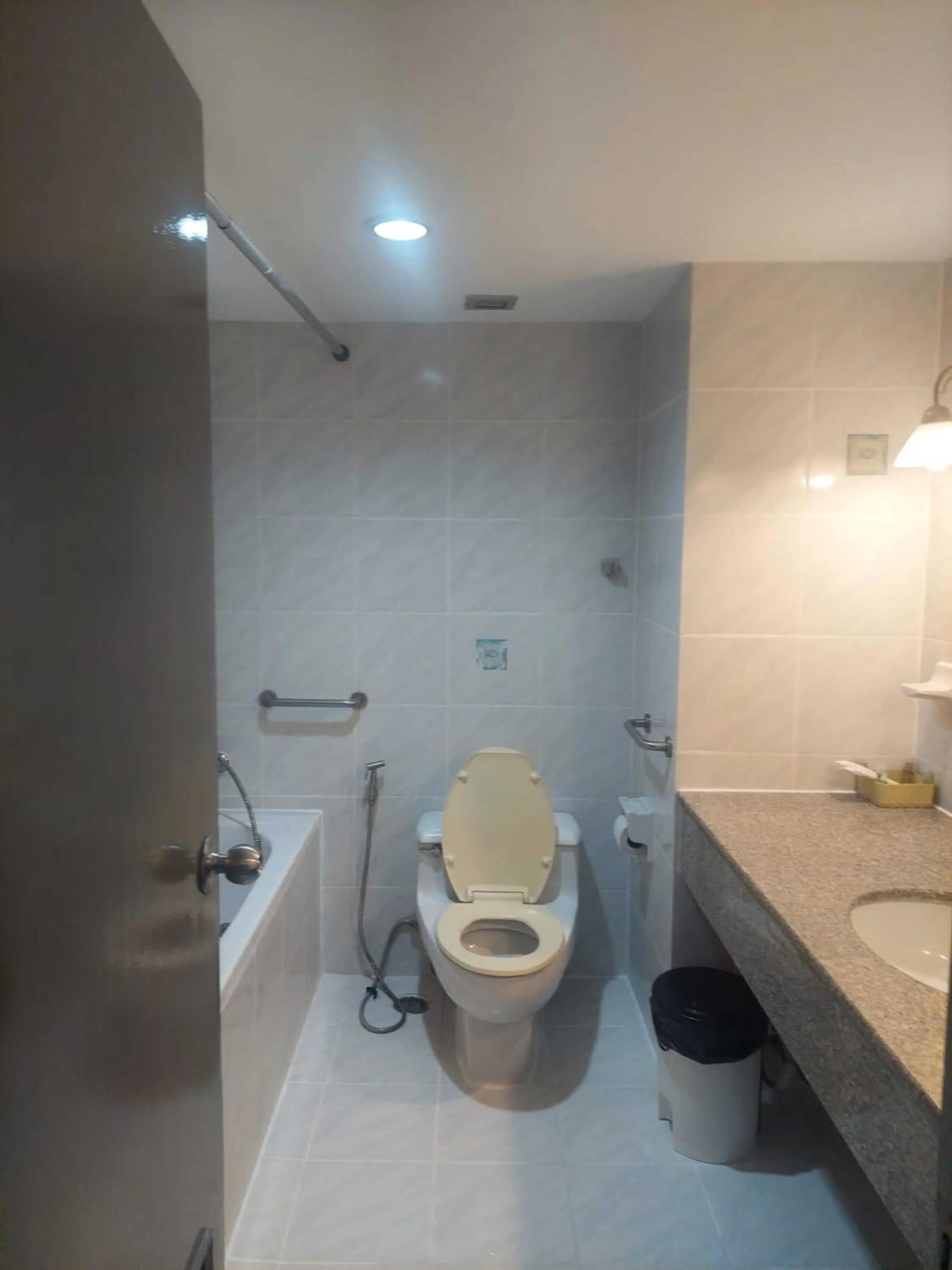 Bathroom in Omni Tower Direct Rooms - Apartments, Sukhumvit Soi 4