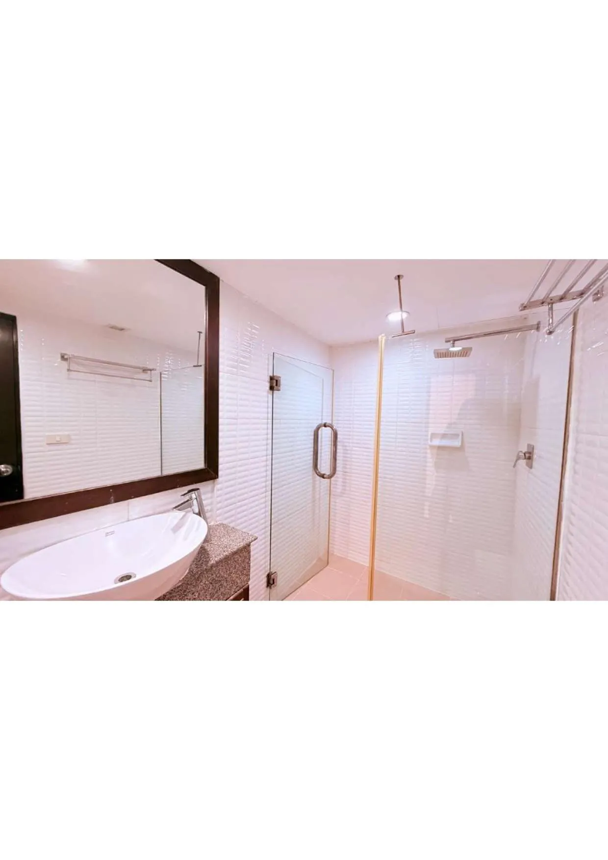 Bathroom in Omni Tower Direct Rooms - Apartments, Sukhumvit Soi 4