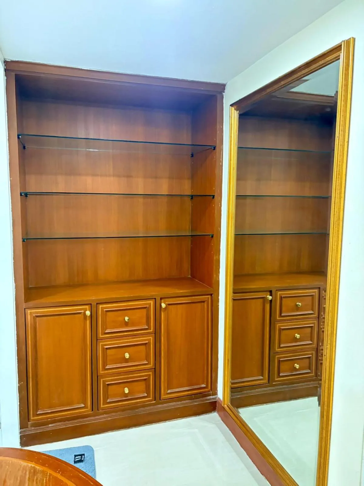 wardrobe in Omni Tower Direct Rooms - Apartments, Sukhumvit Soi 4