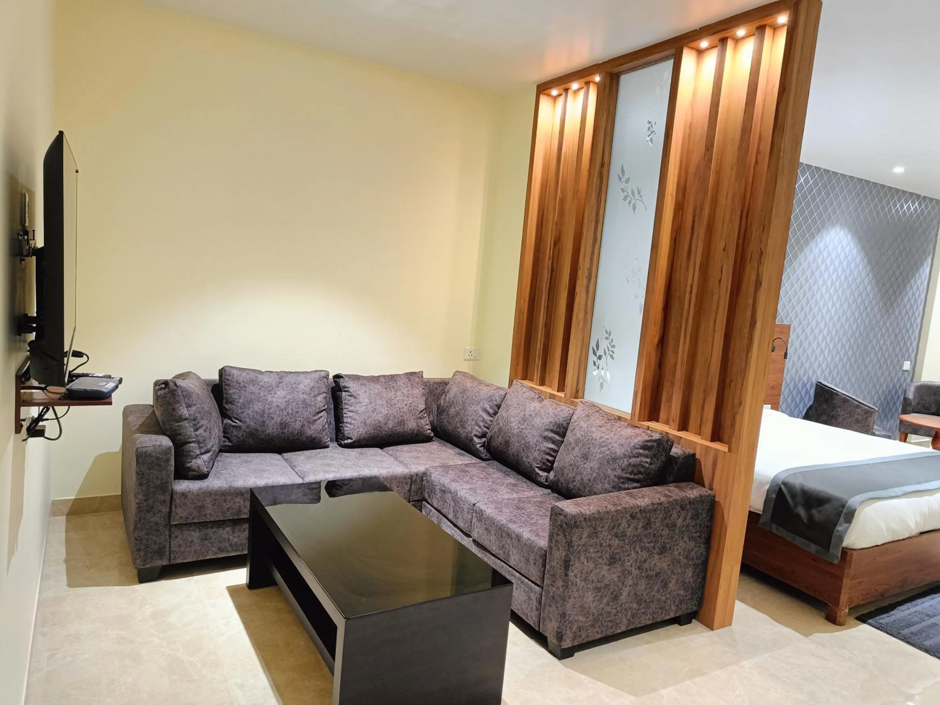 TV and multimedia, Bed in HOTEL GOLDEN ORCHID