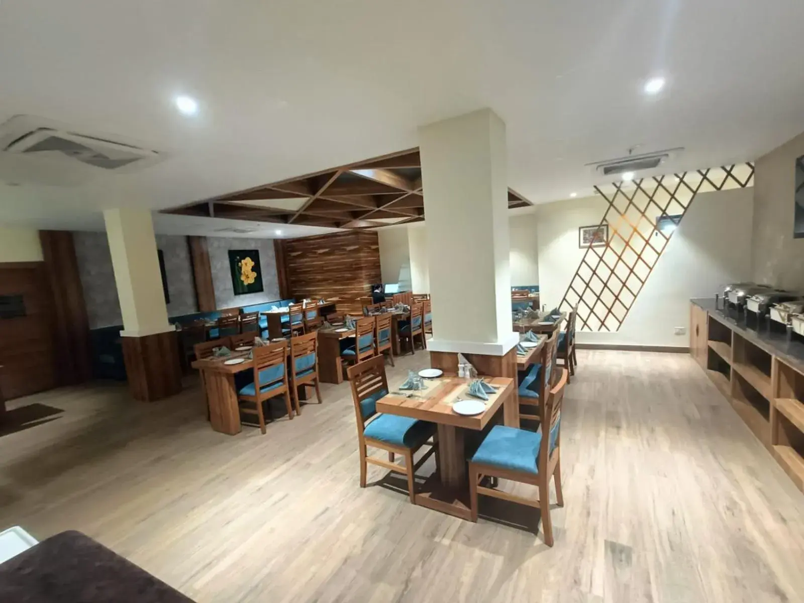 Restaurant/places to eat in HOTEL GOLDEN ORCHID Restaurant/places to eat in HOTEL GOLDEN ORCHID