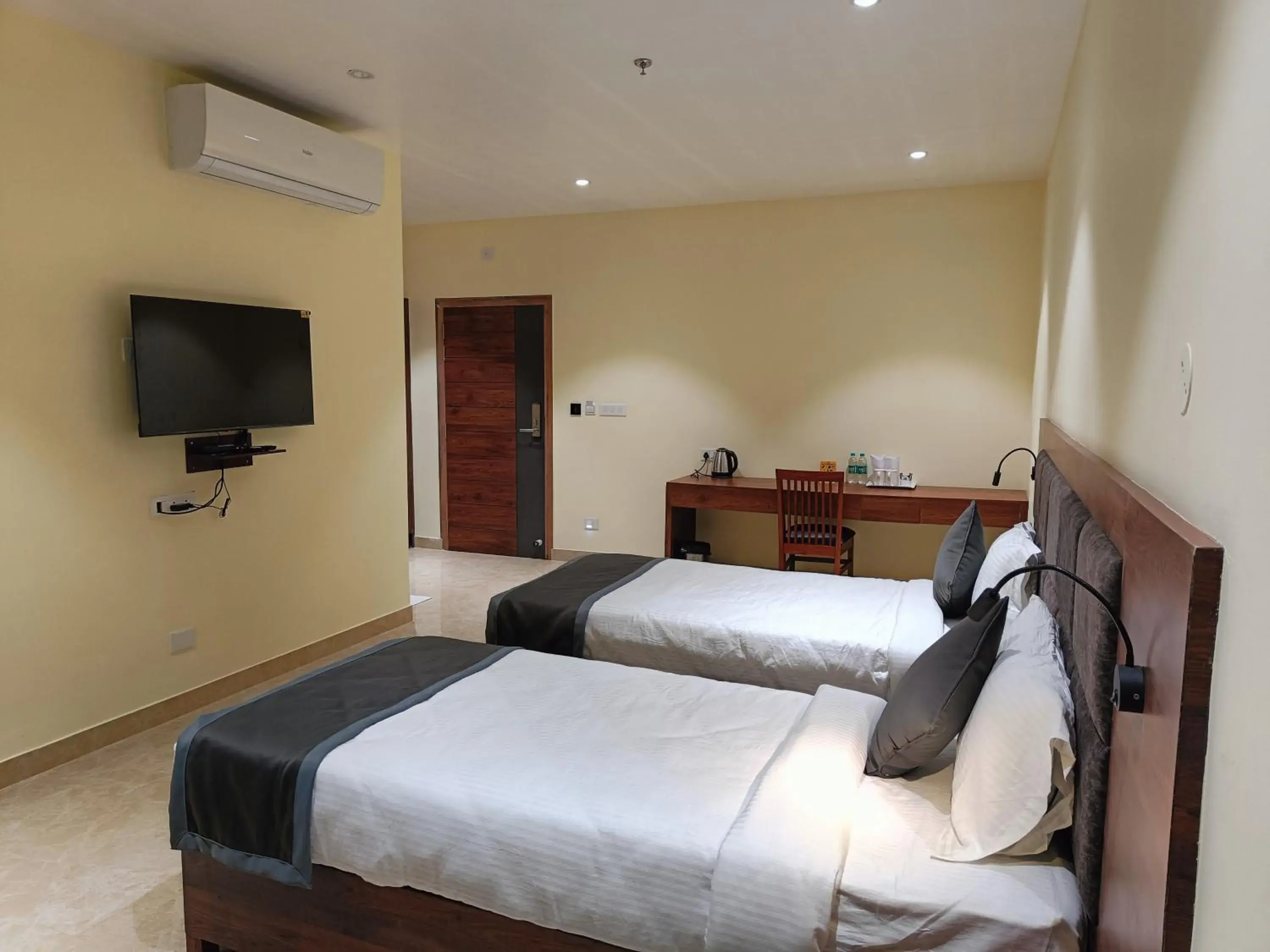 Bed in HOTEL GOLDEN ORCHID Bed in HOTEL GOLDEN ORCHID