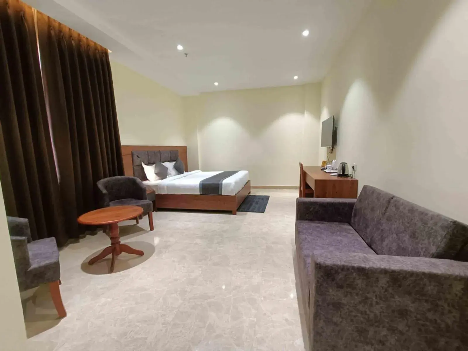 King Room - single occupancy in HOTEL GOLDEN ORCHID King Room - single occupancy in HOTEL GOLDEN ORCHID