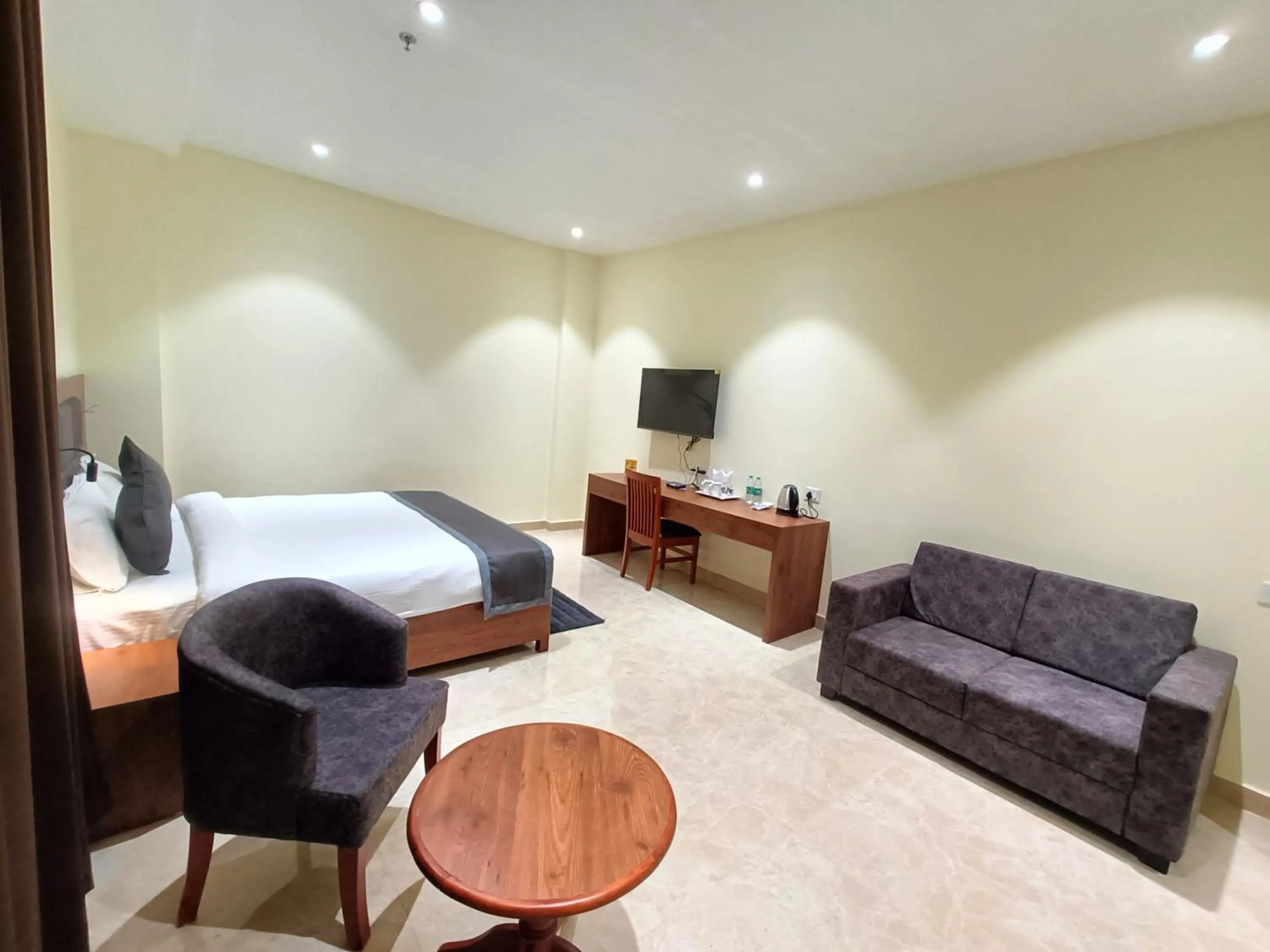 Bed in HOTEL GOLDEN ORCHID