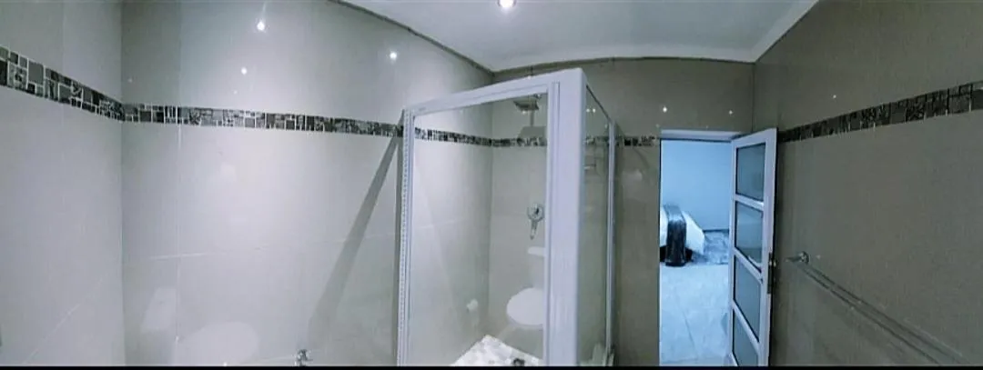 Shower in Blue Nile Guest