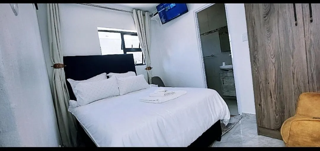 Bed in Blue Nile Guest