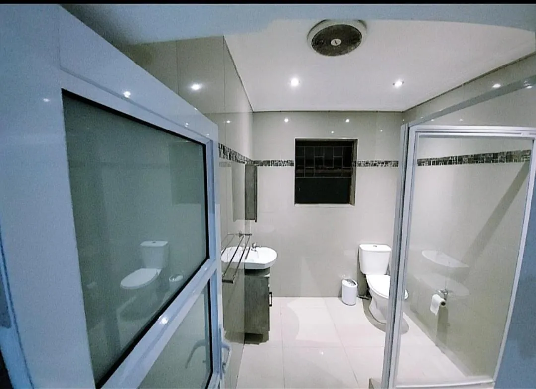 Shower in Blue Nile Guest