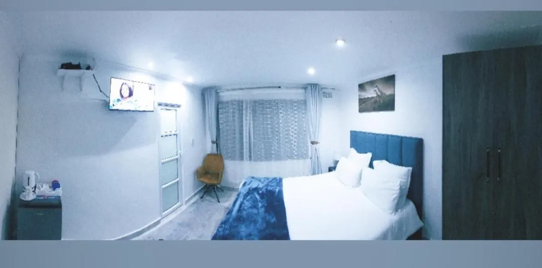 Bed in Blue Nile Guest