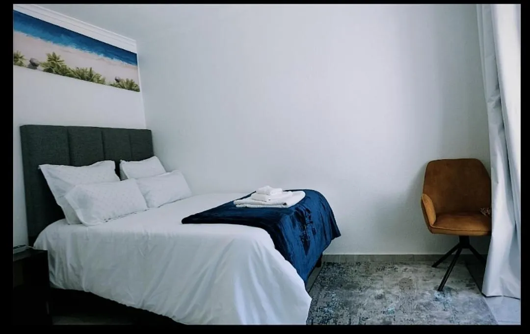 Bedroom, Bed in Blue Nile Guest