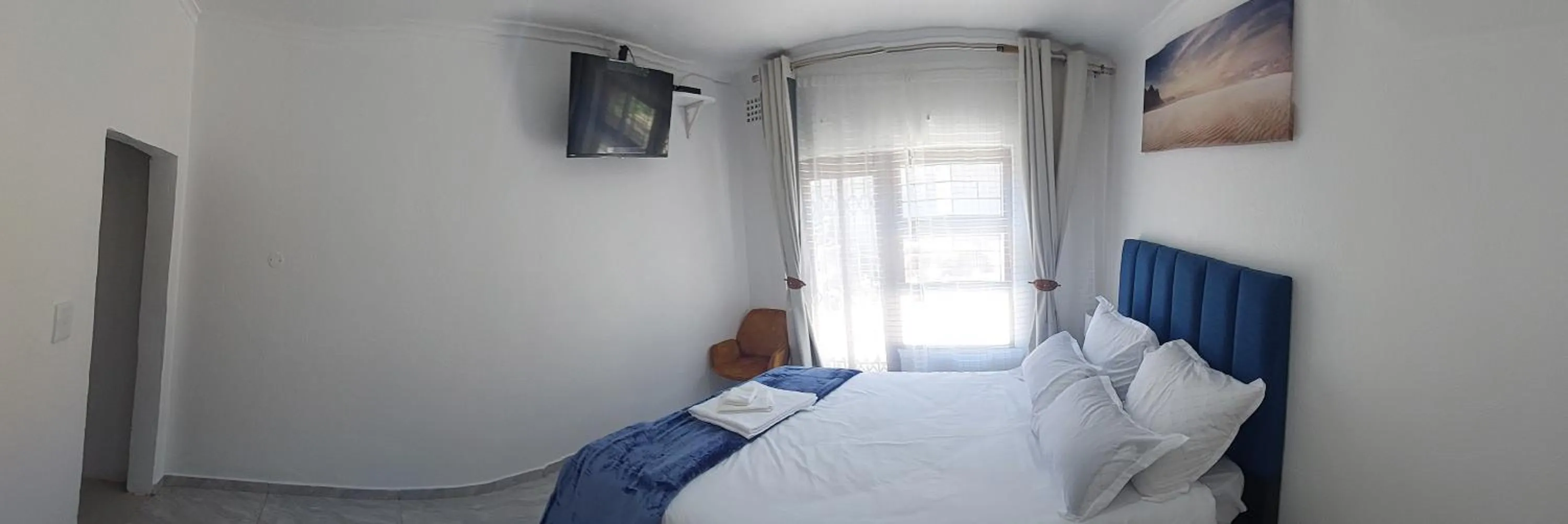 Bed in Blue Nile Guest