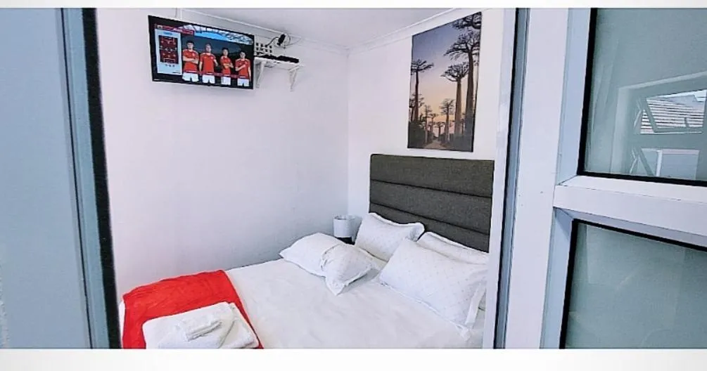 TV and multimedia, Bed in Blue Nile Guest