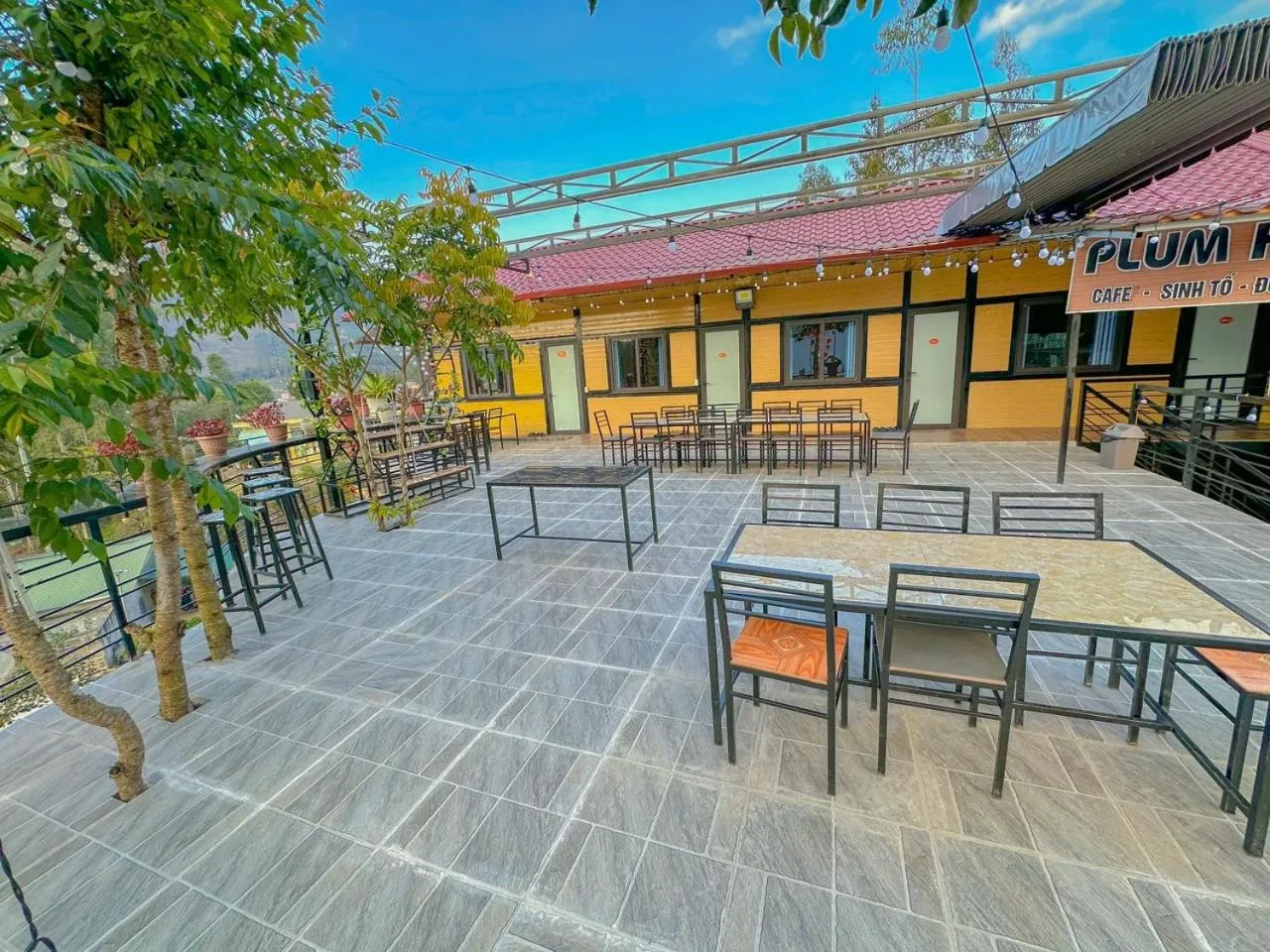 Communal lounge/ TV room in Plum Homestay Đồng Văn