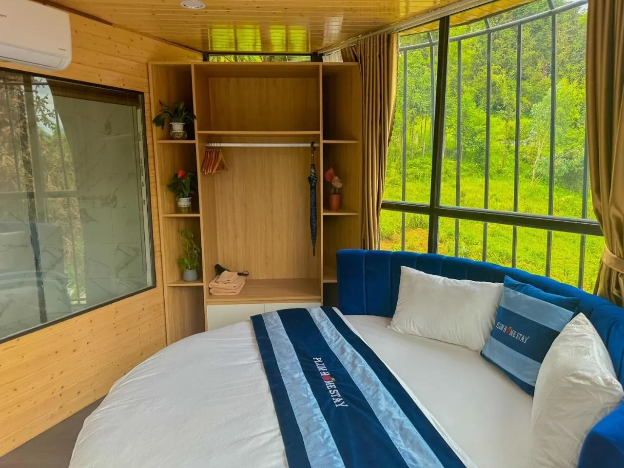 Shower, Bed in Plum Homestay Đồng Văn