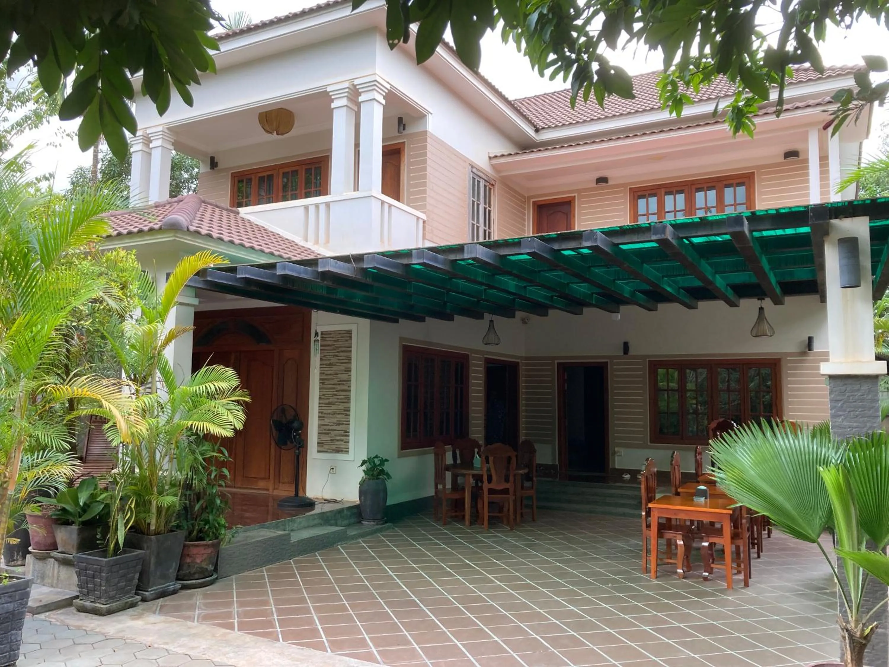 Restaurant/places to eat in Lily Pad Boutique Hotel