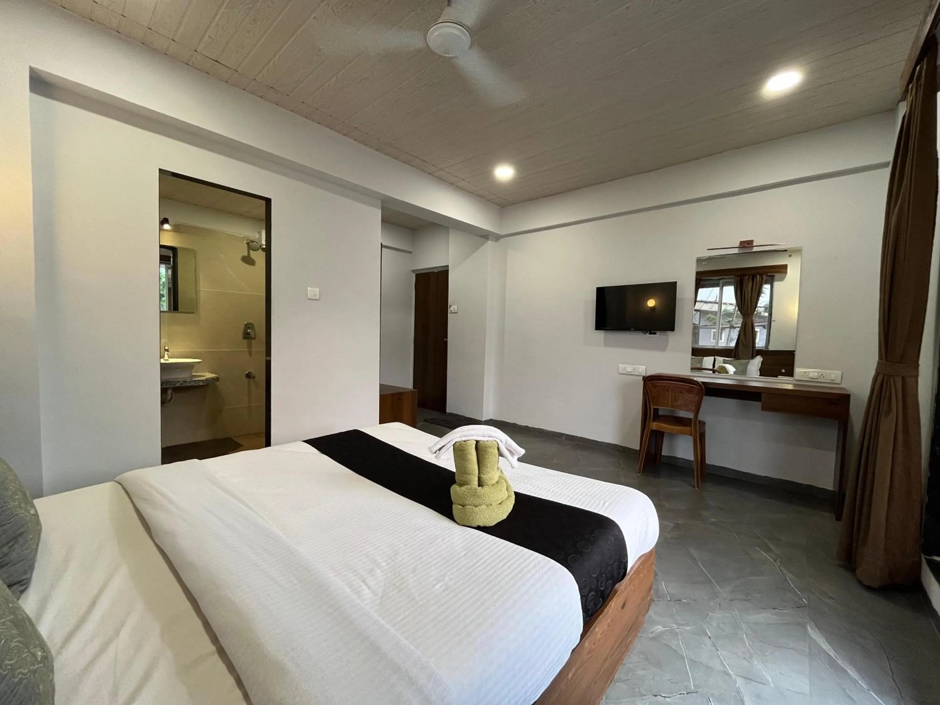 Bed in HillRock Resort & Villas, Neral-Karjat