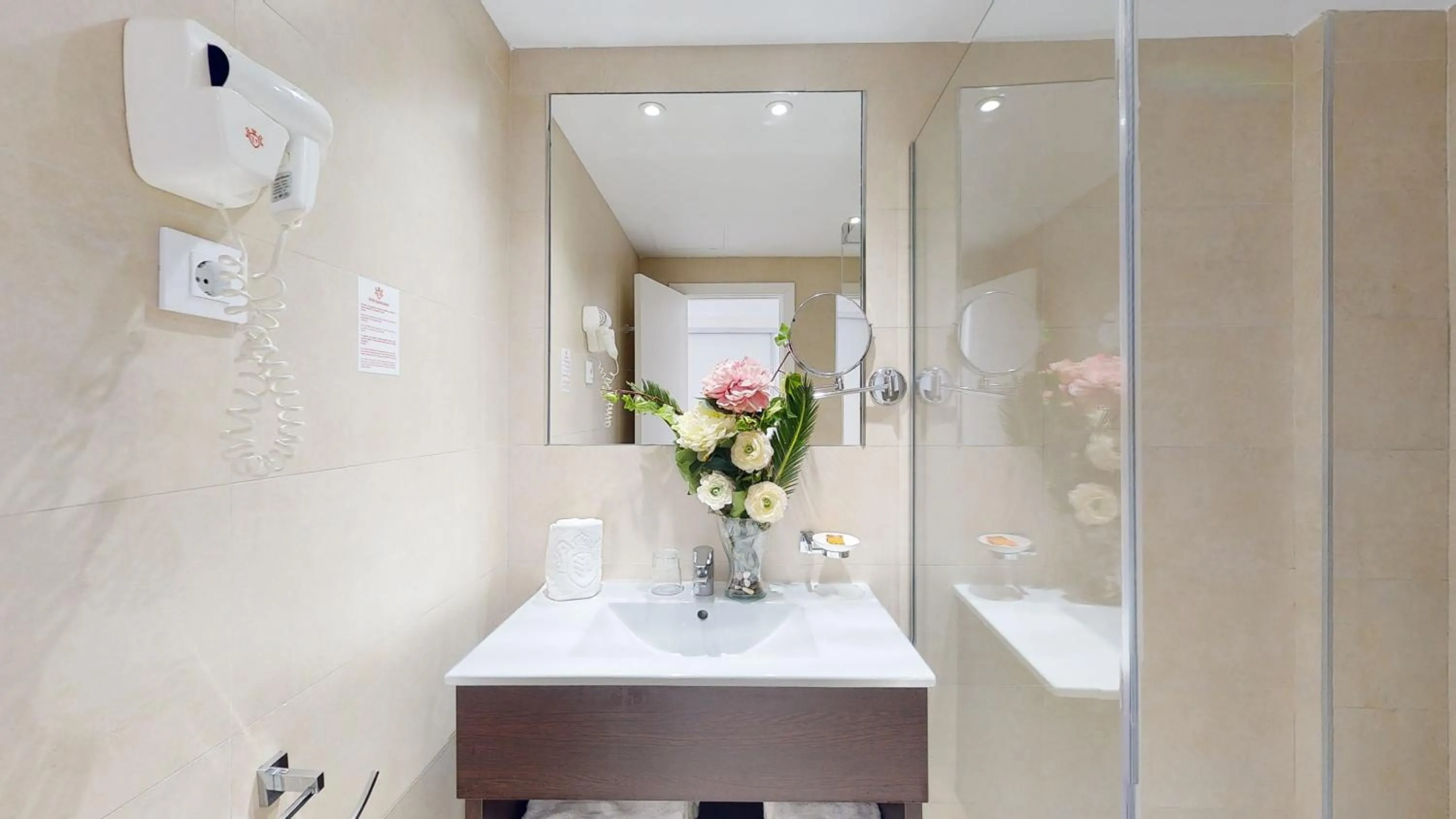 Bathroom in HYB Eurocalas