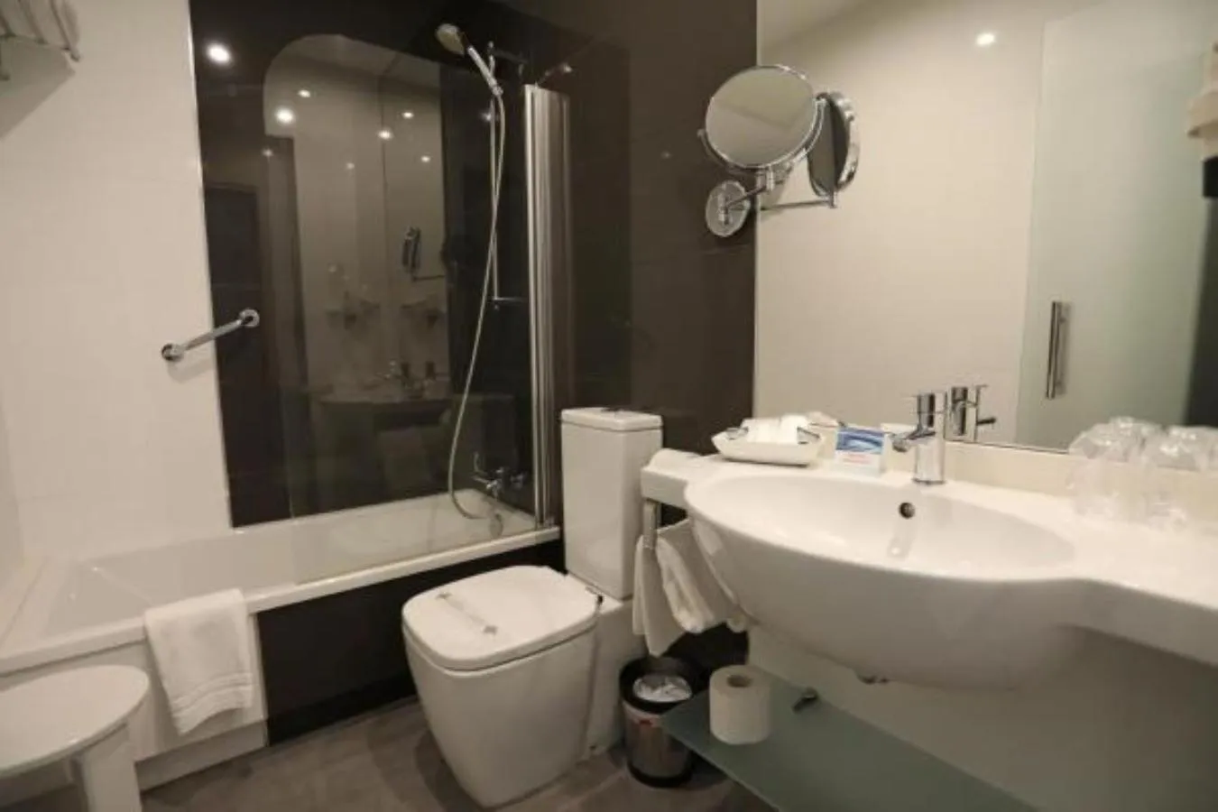 Bathroom in Hotel Spa Atlántico San Vicente do Mar