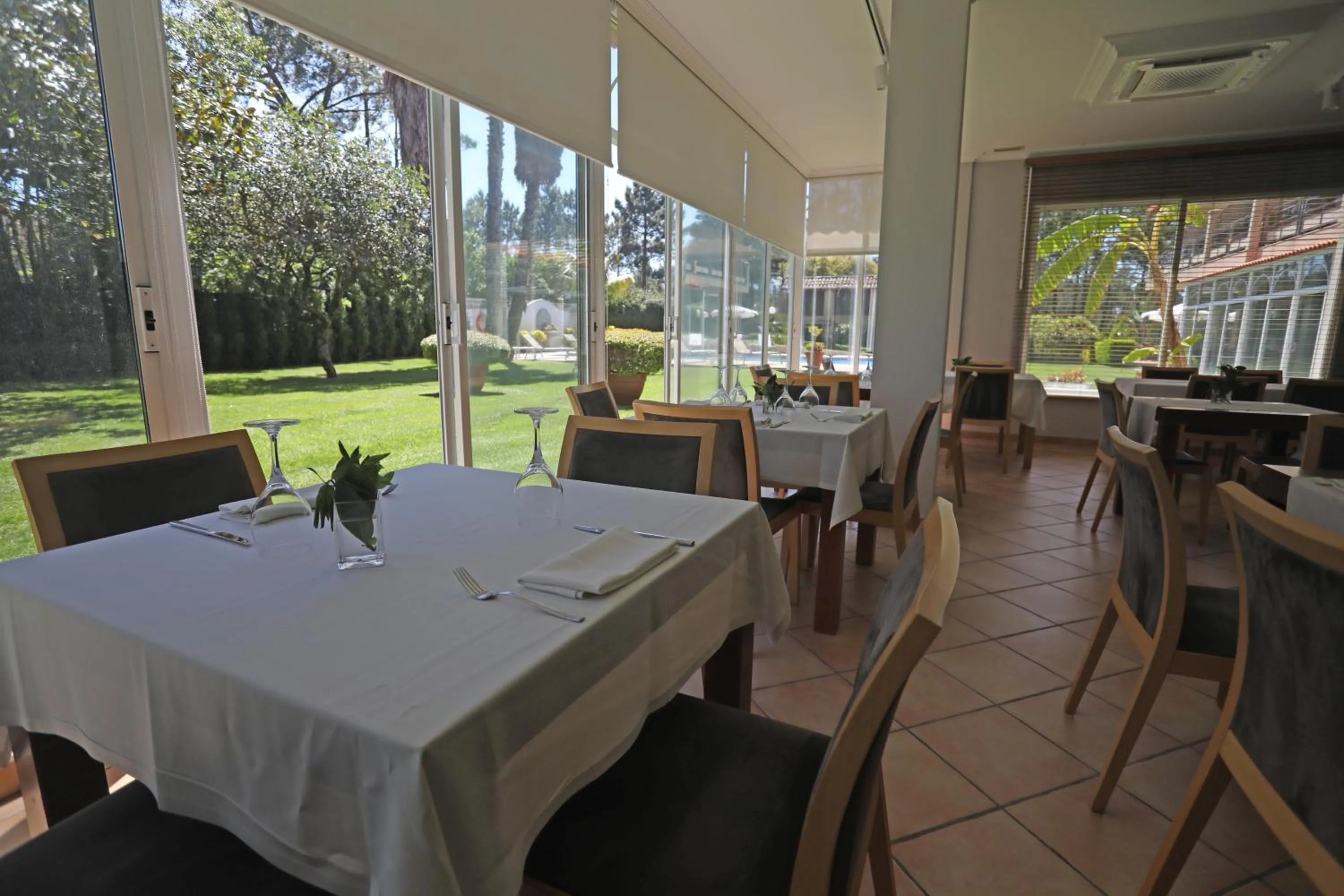 Lounge or bar in Hotel Spa Atlántico San Vicente do Mar