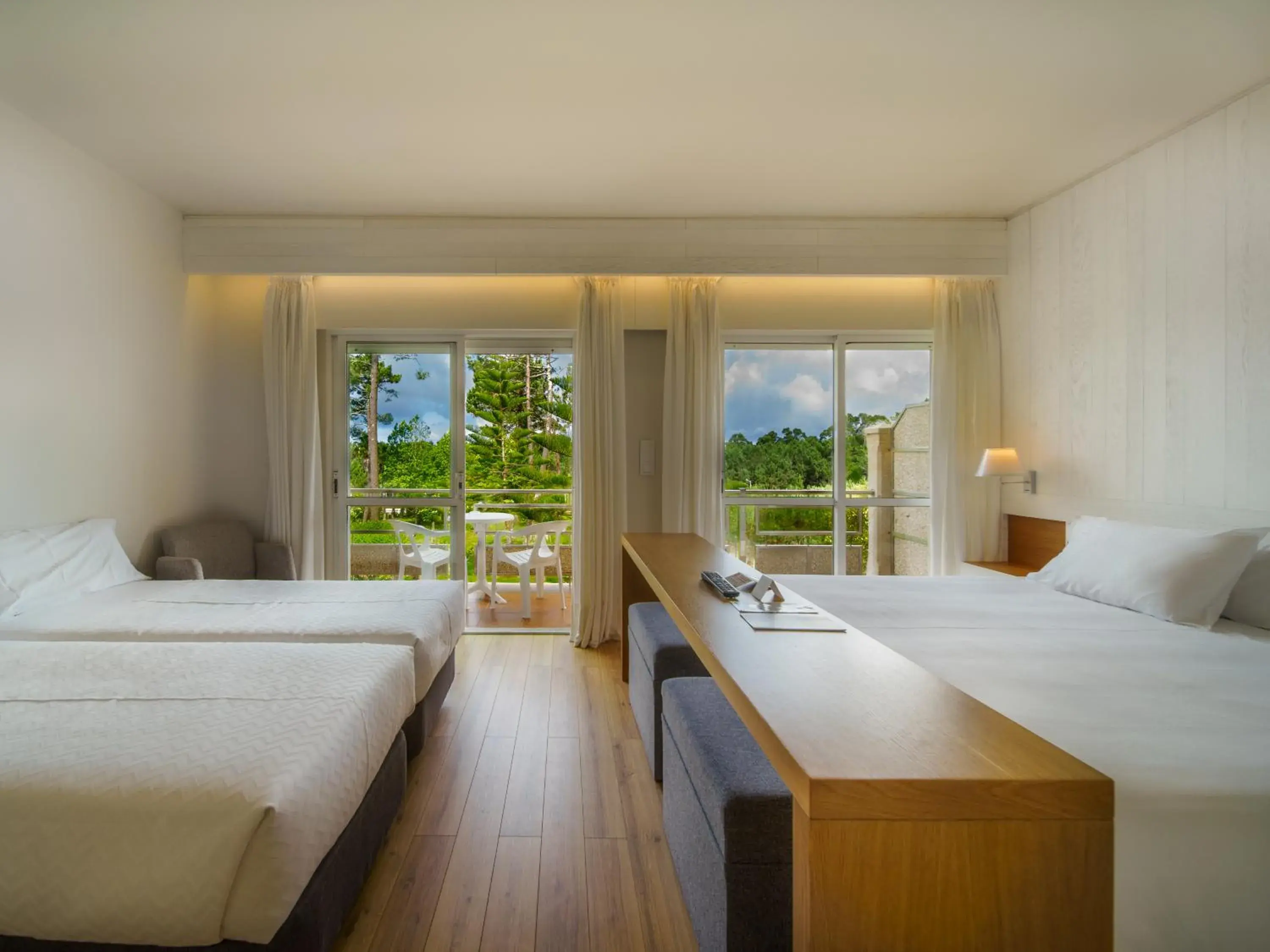 Double or Twin Room with 2 Extra Beds in Hotel Spa Atlántico San Vicente do Mar Double or Twin Room with 2 Extra Beds in Hotel Spa Atlántico San Vicente do Mar