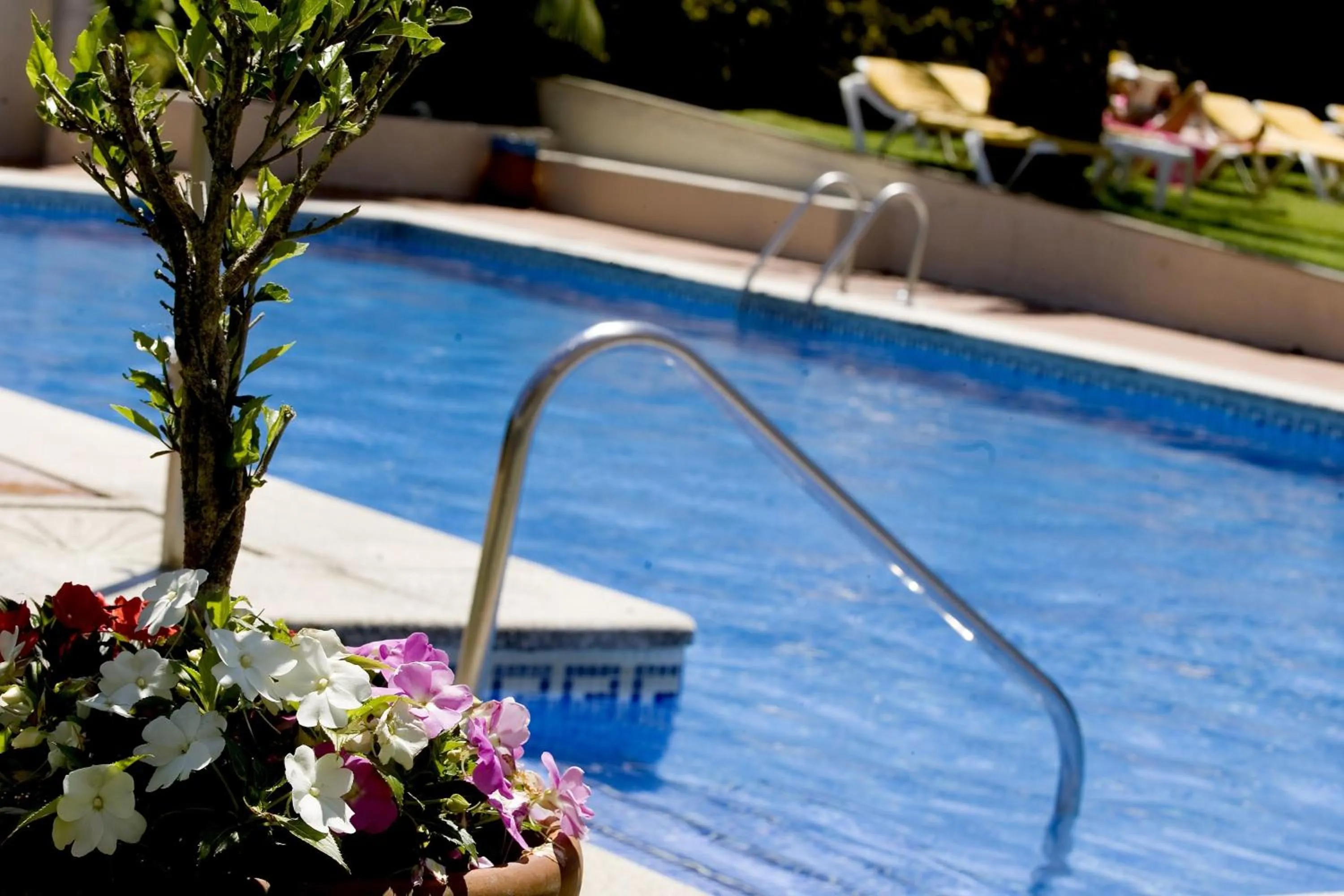 Swimming pool in Hotel Spa Atlántico San Vicente do Mar
