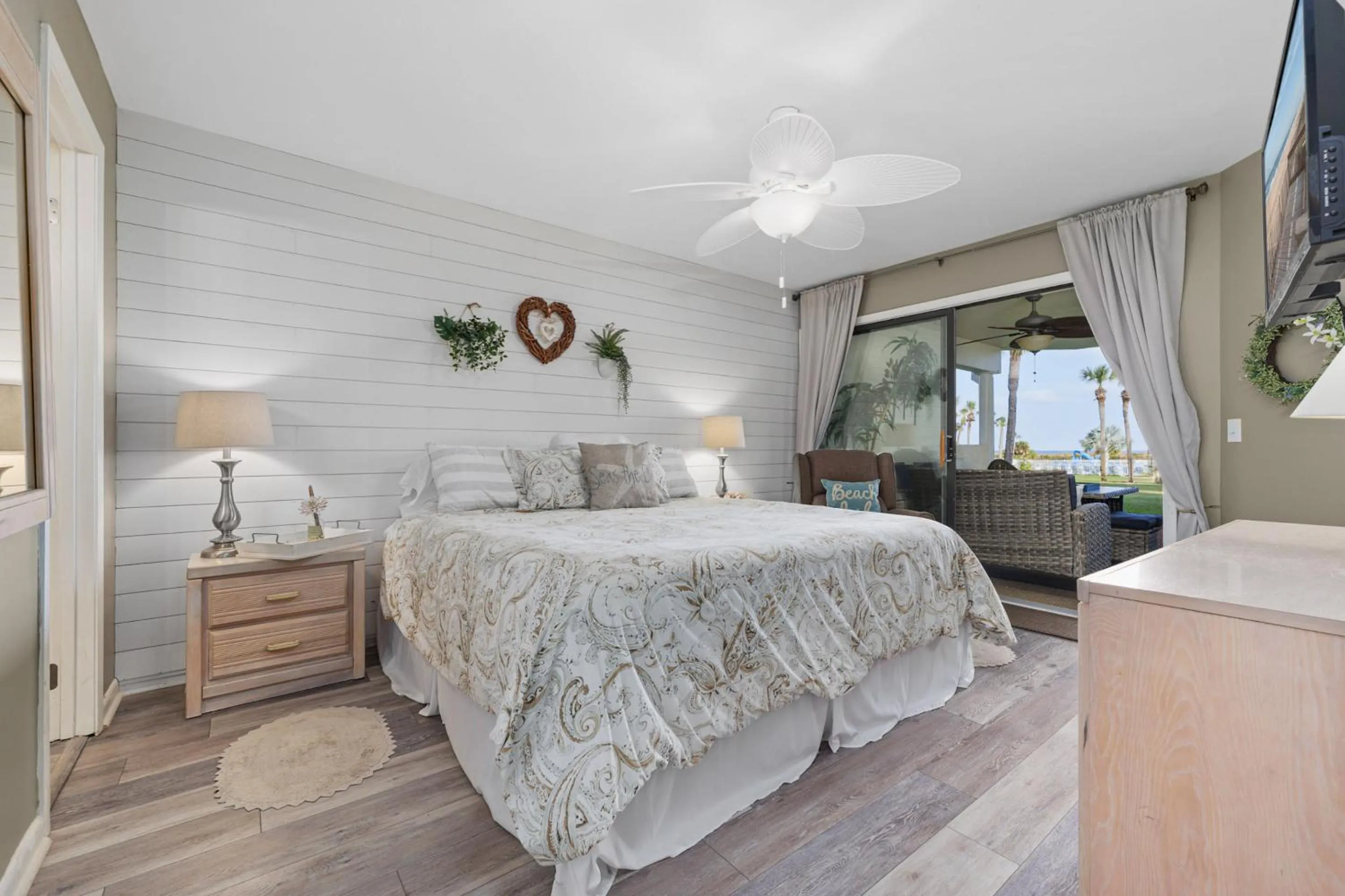 Property building, Bed in Colony Reef 3102